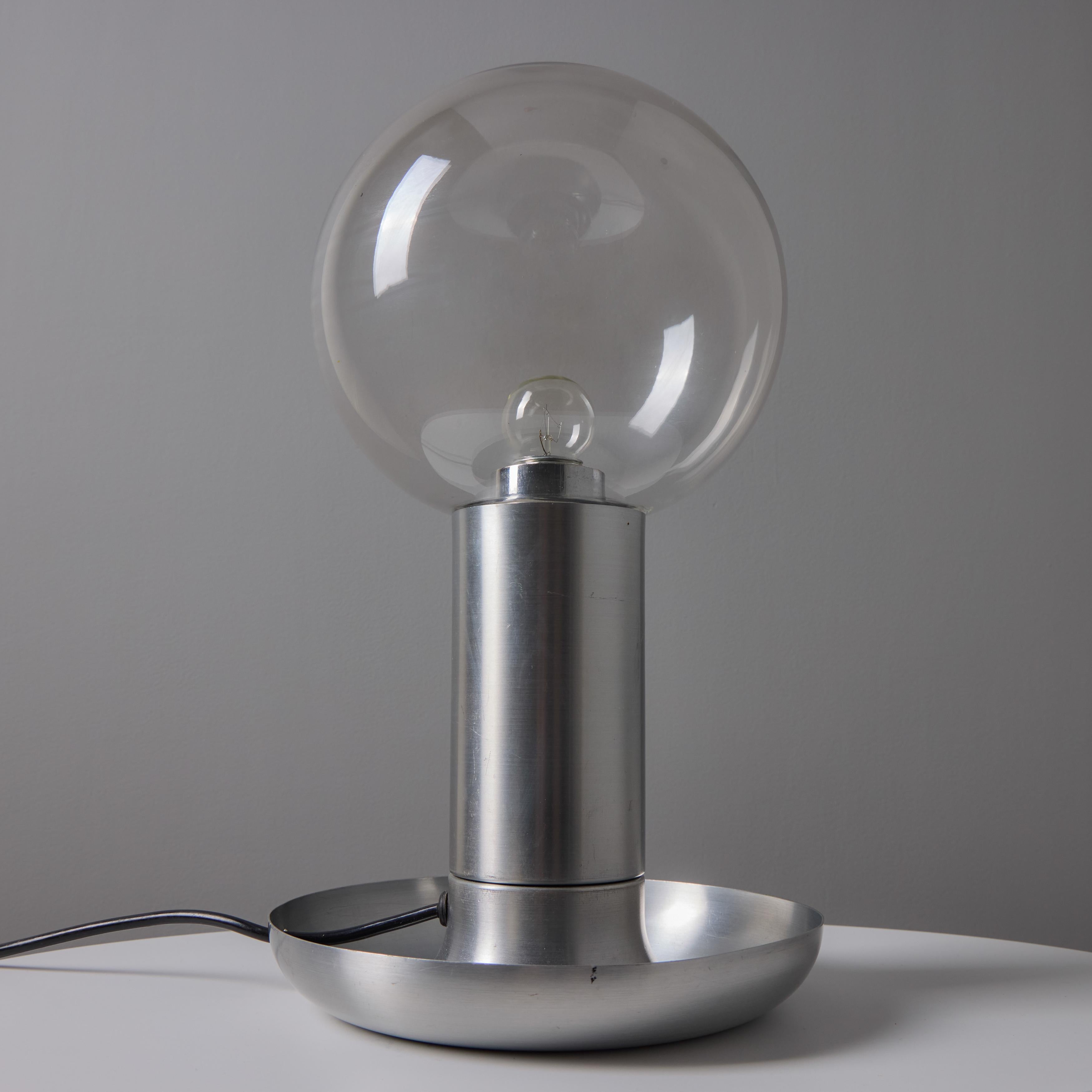 Lampe de table en métal et verre des années 1970 à la manière d'Achille Castiglioni en vente 11
