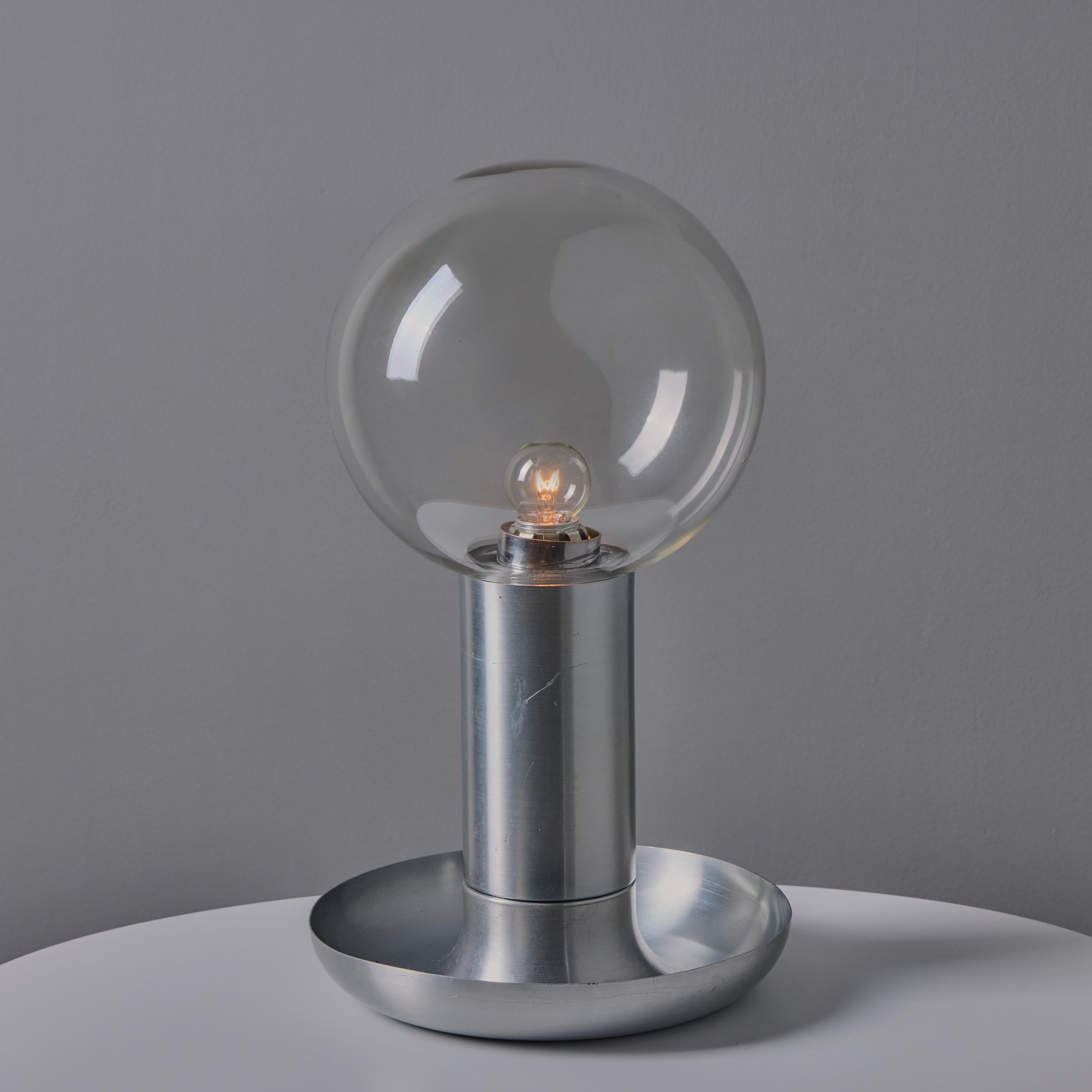Mid-Century Modern Lampe de table en métal et verre des années 1970 à la manière d'Achille Castiglioni en vente