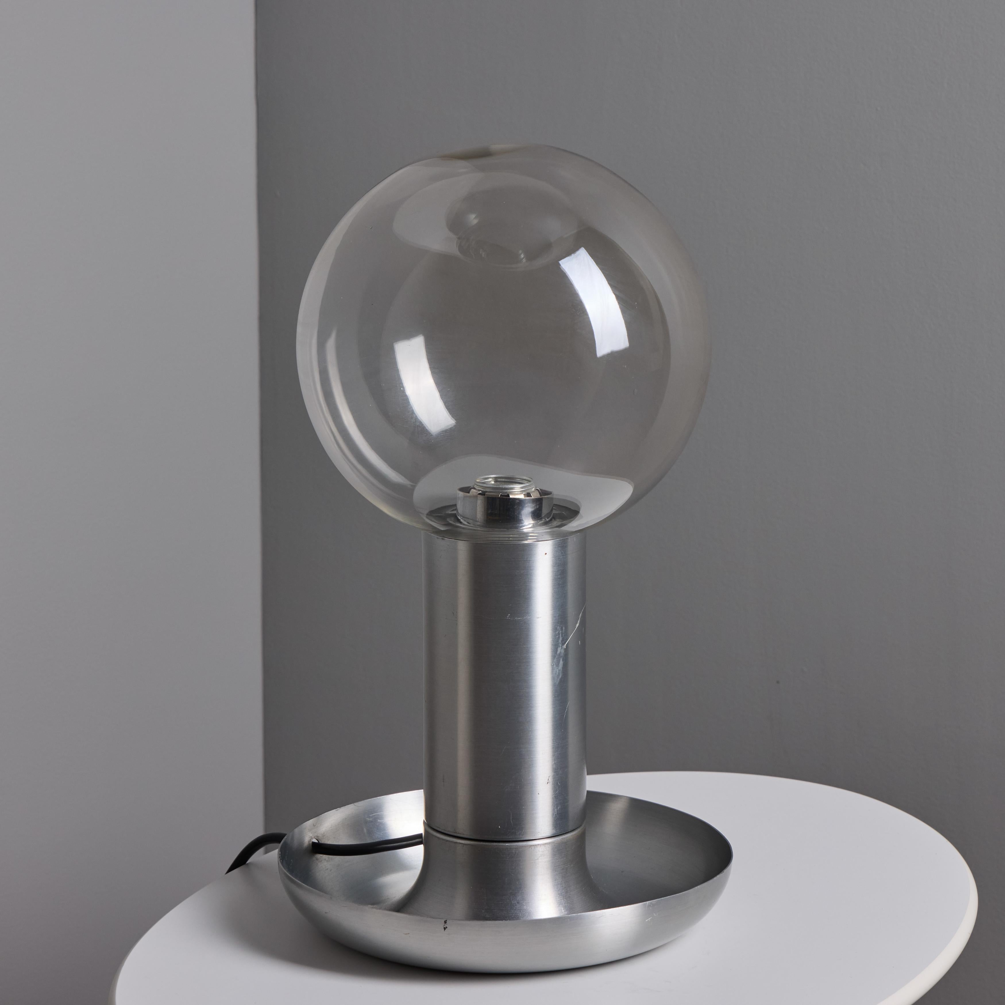 Filé Lampe de table en métal et verre des années 1970 à la manière d'Achille Castiglioni en vente