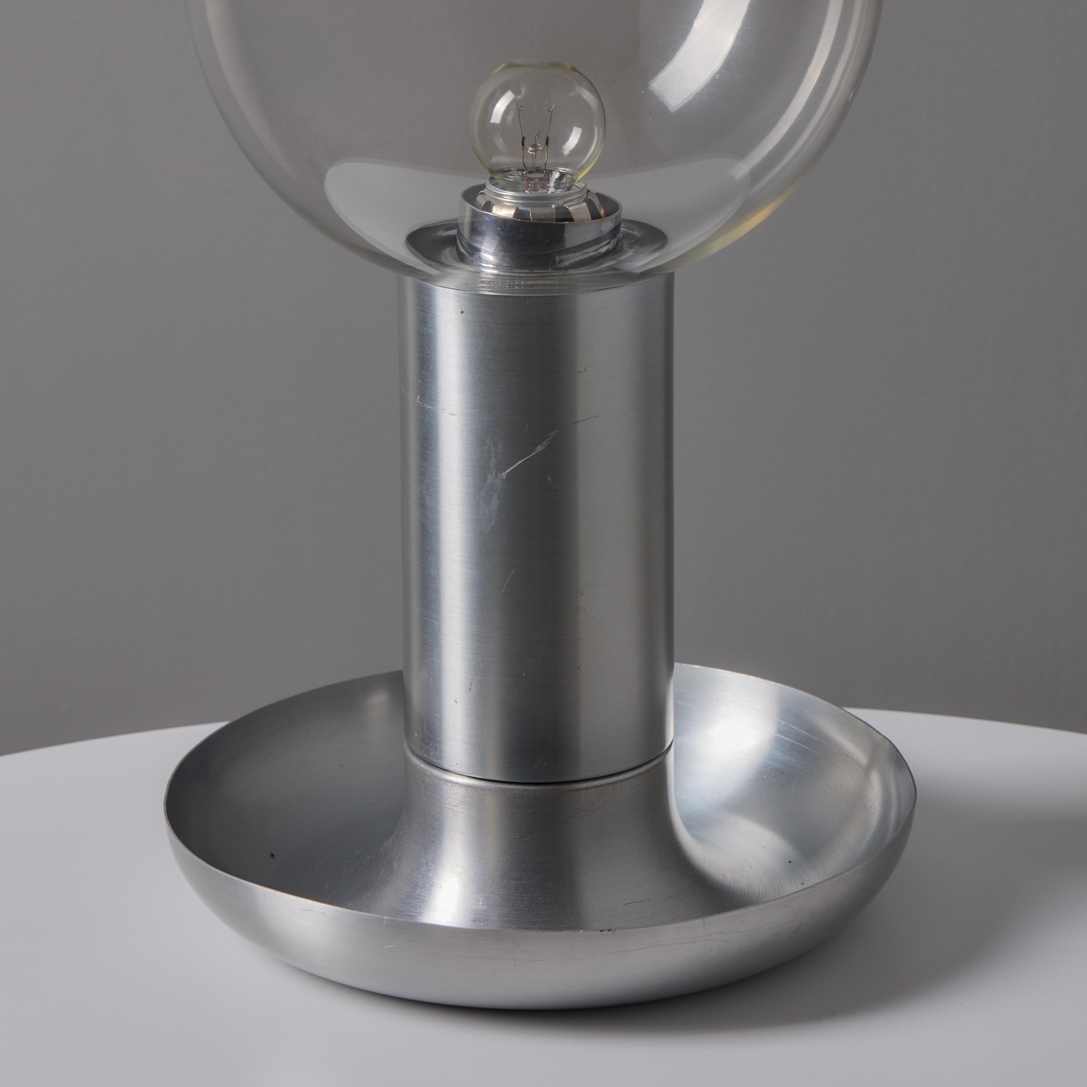 Lampe de table en métal et verre des années 1970 à la manière d'Achille Castiglioni Bon état - En vente à Glendale, CA