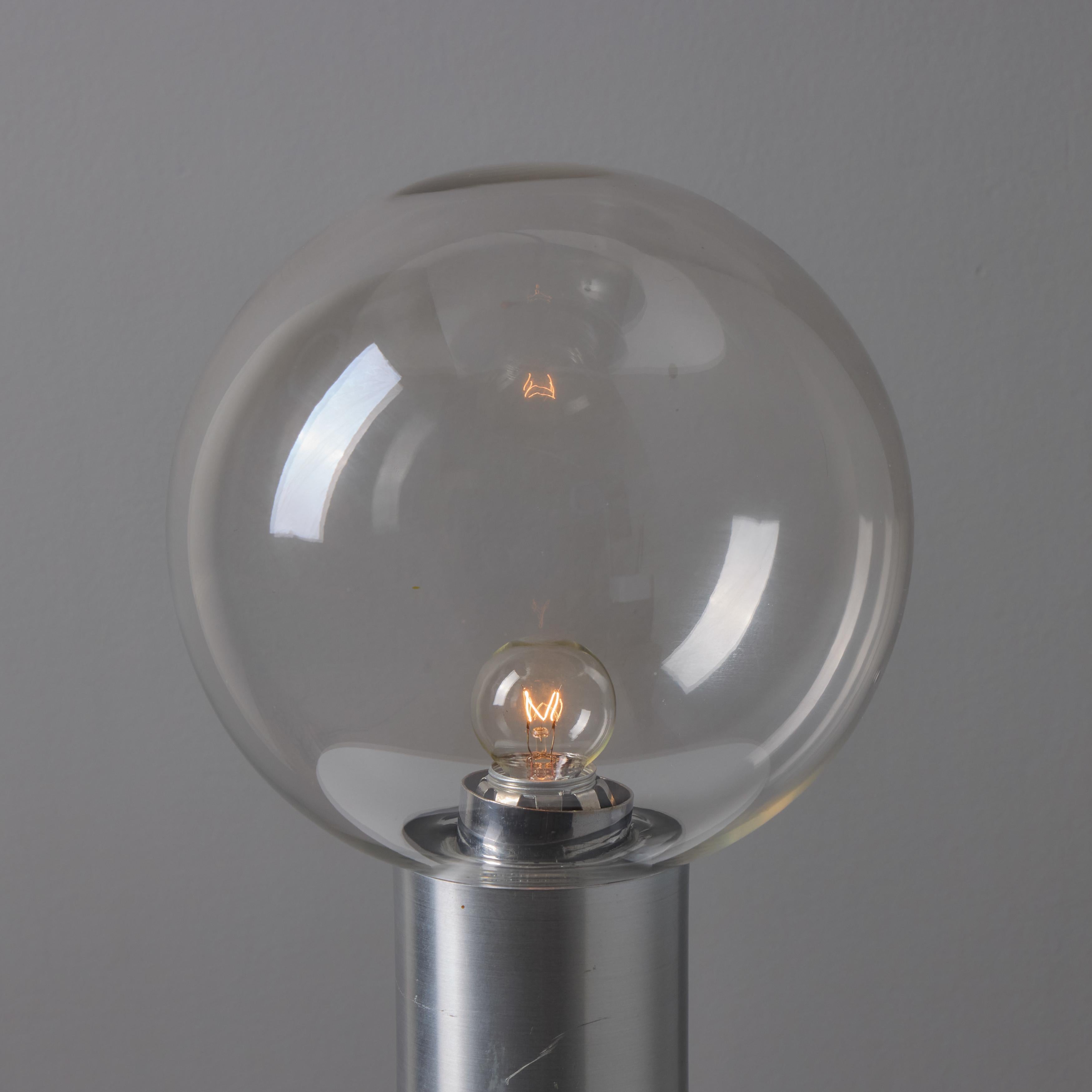 Lampe de table en métal et verre des années 1970 à la manière d'Achille Castiglioni en vente 1
