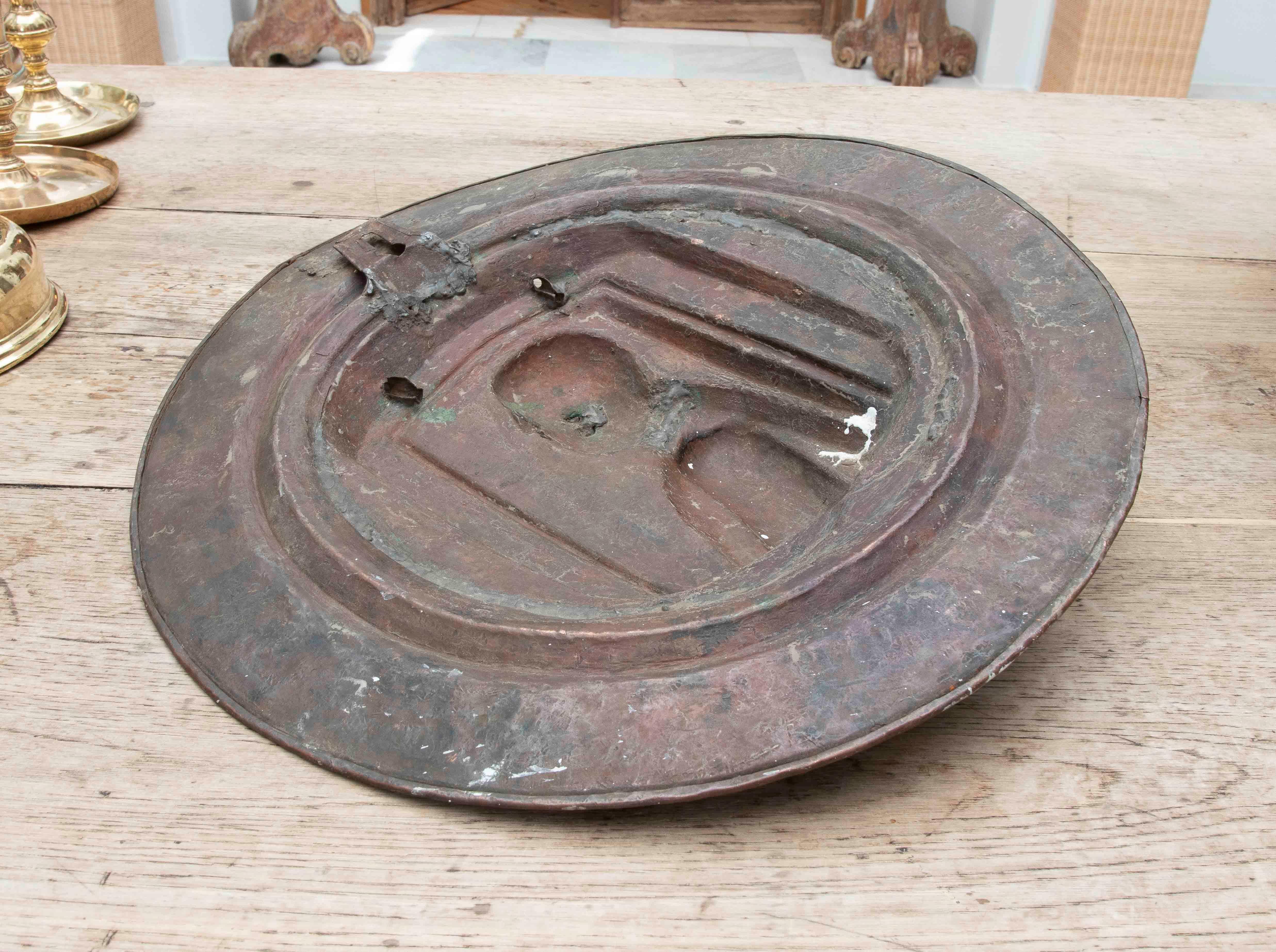 1970s Metal Medallion or Plaque with a Male Bust in Relief in Classicist Style In Good Condition For Sale In Marbella, ES