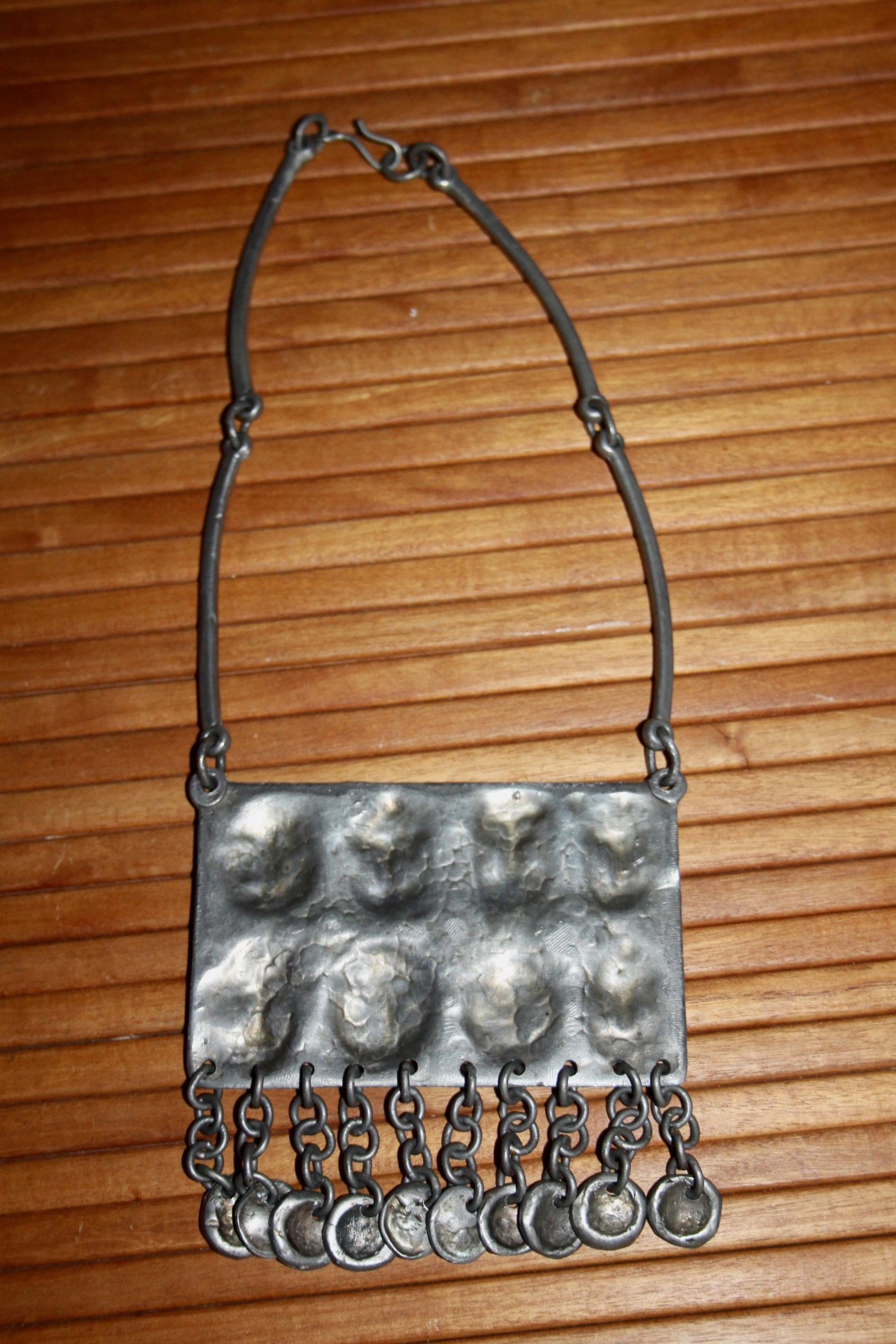 1970s metal necklace For Sale 1