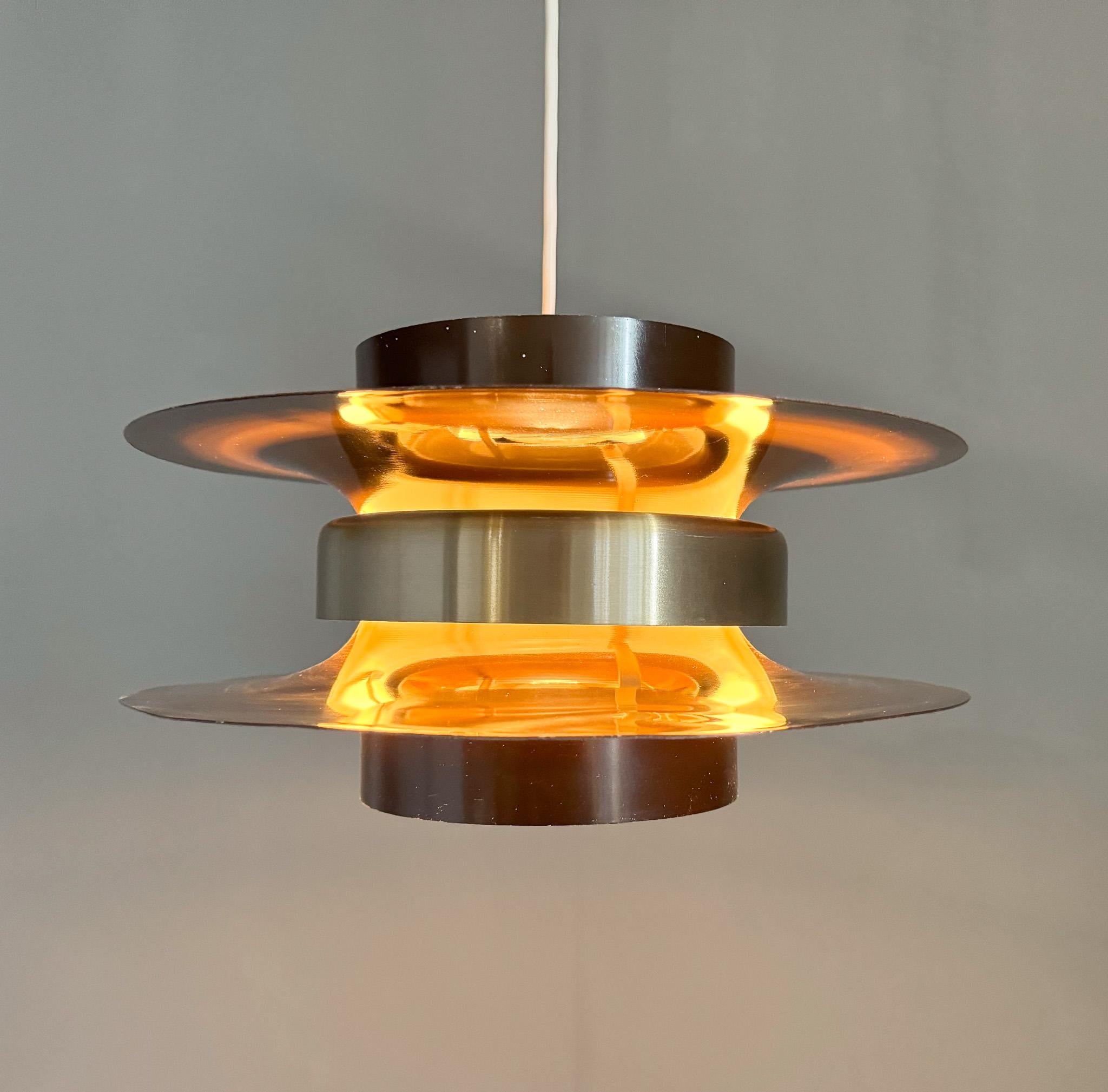 Vintage metal pendant light, made in Germany in the 1970's. 
Bulb: 1 x E26 (E27). US wiring compatible.
