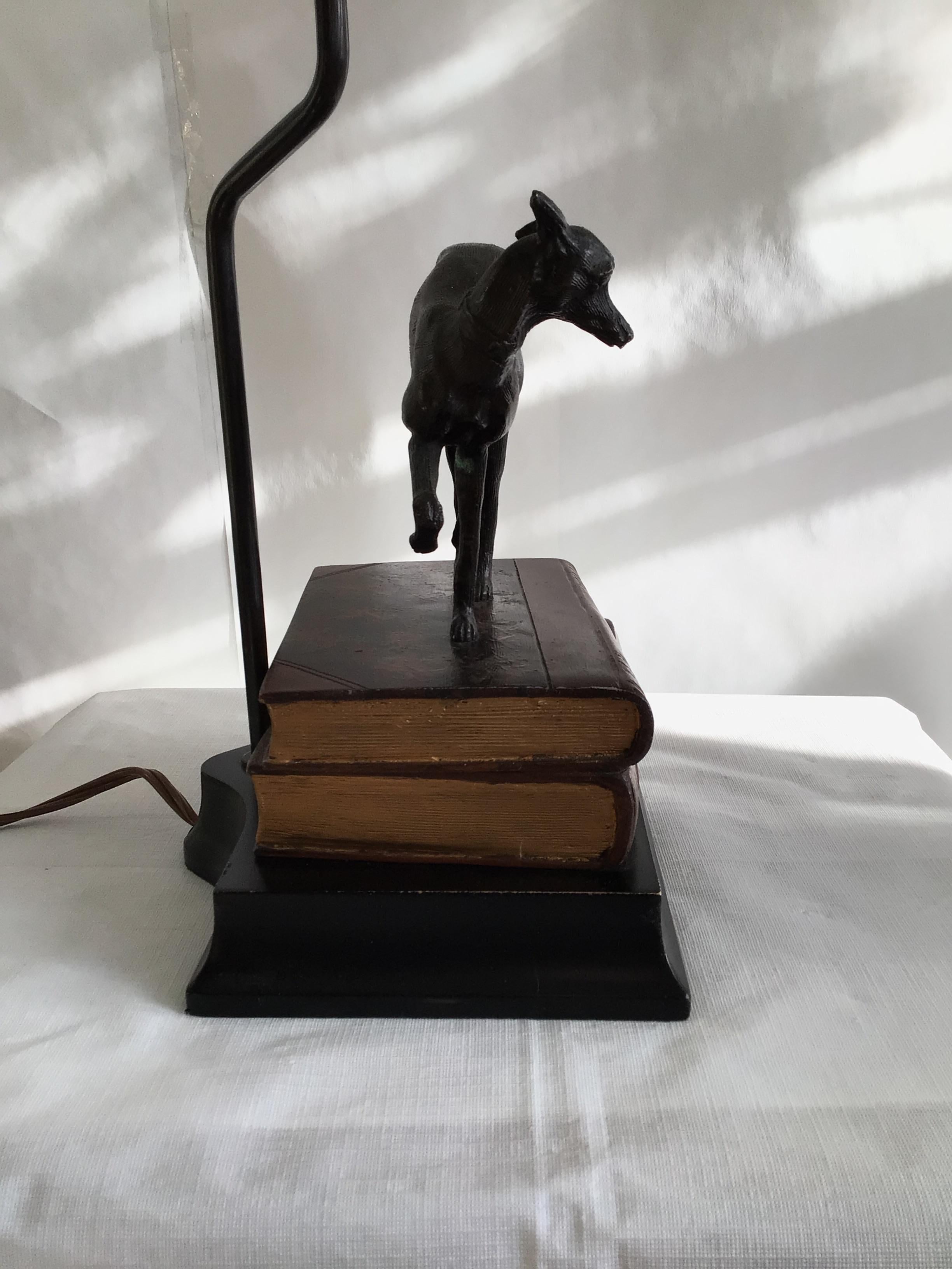Inconnu Lampe en métal Whippet / Greyhound Dog Standing on Stack of Books des années 1970 en vente