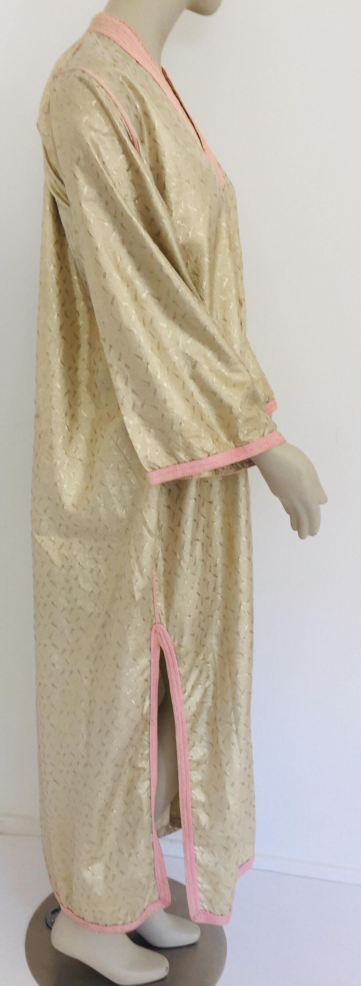 Caftan marocain caftan or métallisé des années 1970, robe longue caftan, Afrique du Nord, Maroc en vente 9