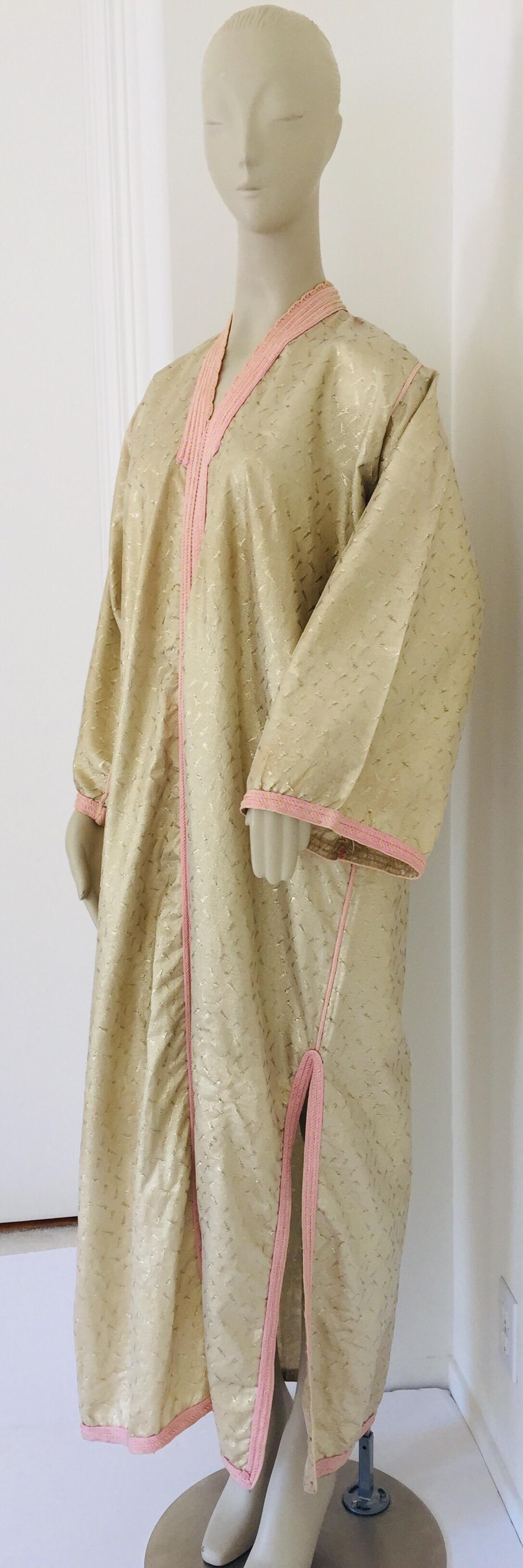 Caftan marocain caftan or métallisé des années 1970, robe longue caftan, Afrique du Nord, Maroc en vente 10