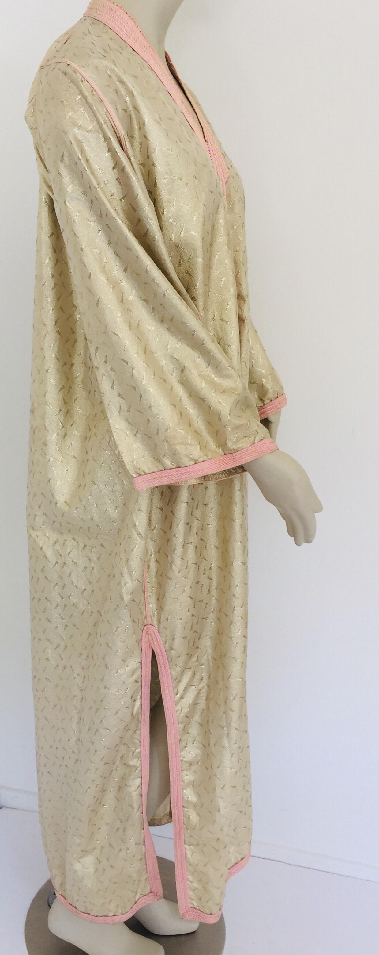 Caftan marocain caftan or métallisé des années 1970, robe longue caftan, Afrique du Nord, Maroc en vente 12