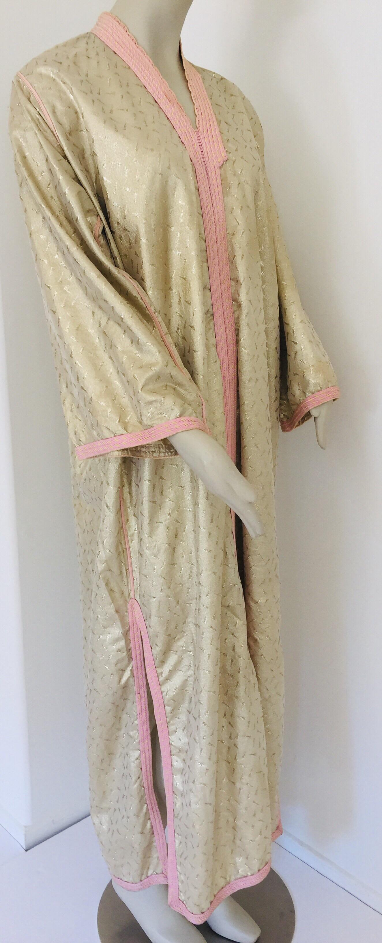 Caftan marocain caftan or métallisé des années 1970, robe longue caftan, Afrique du Nord, Maroc en vente 13