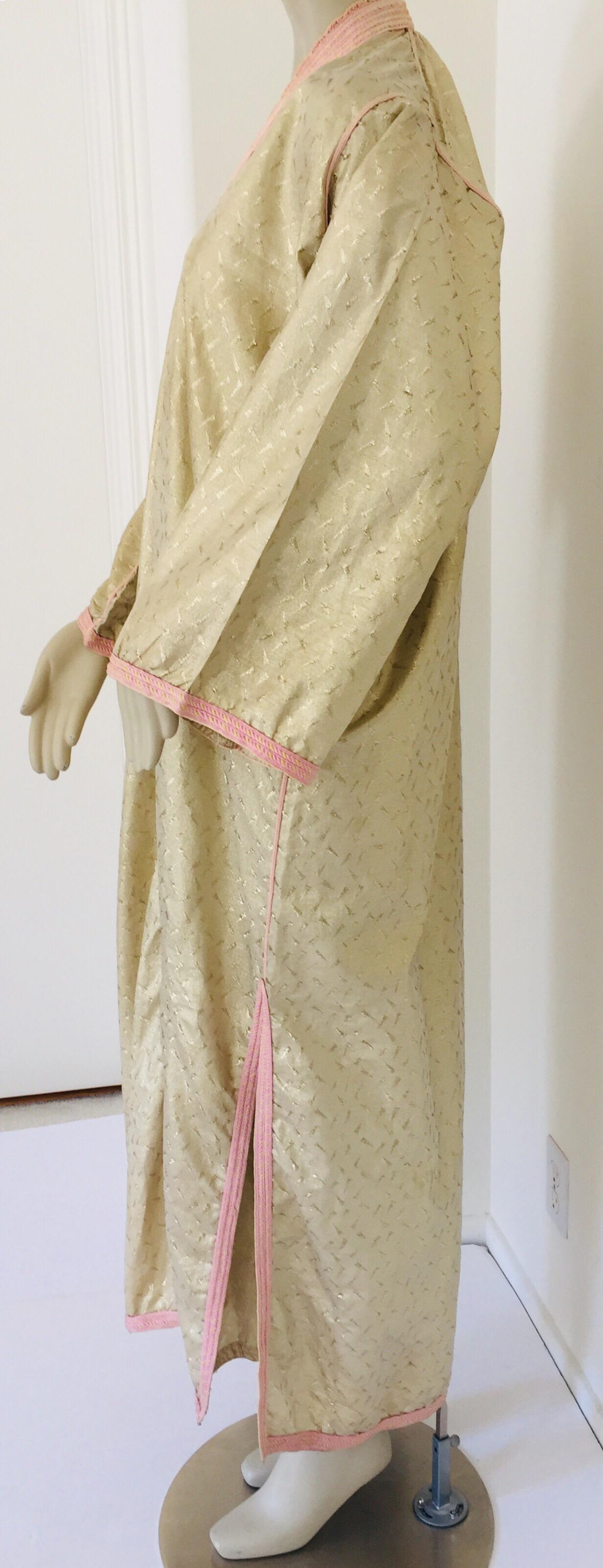 Caftan marocain caftan or métallisé des années 1970, robe longue caftan, Afrique du Nord, Maroc en vente 14