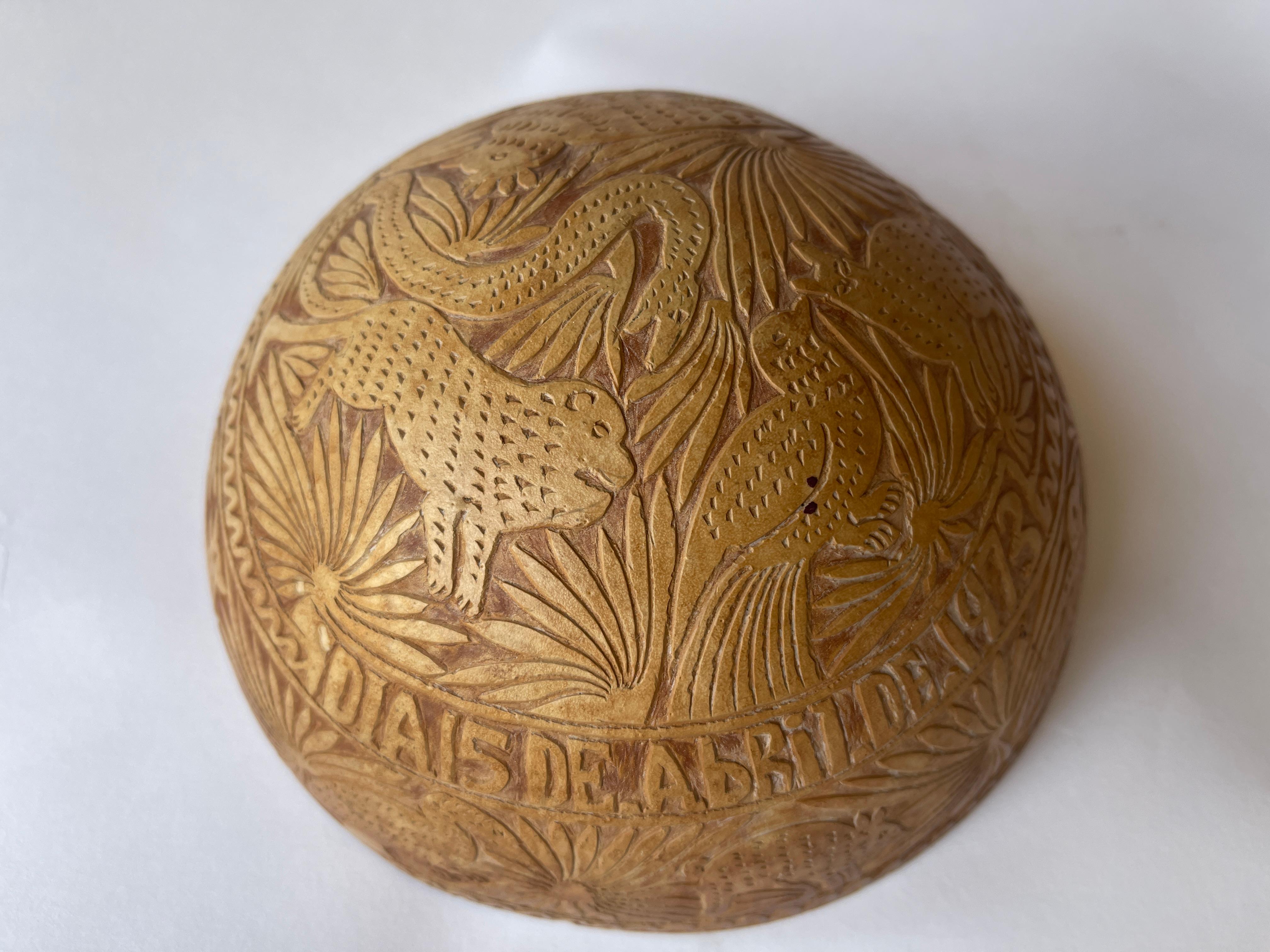 1970er mexikanische handgeschnitzte Kürbisschale Skulptur mit Tiermotiven im Angebot 9