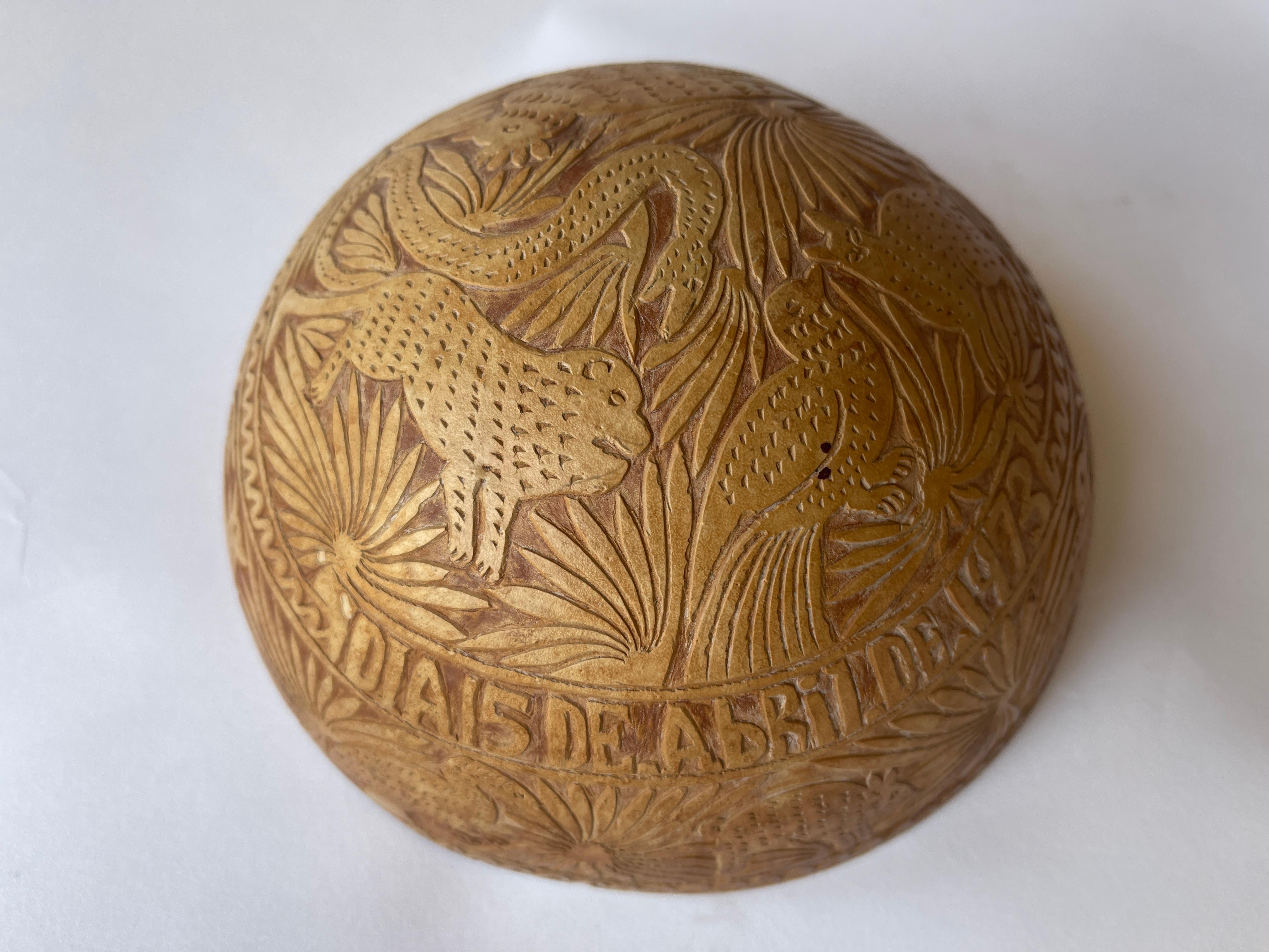 1970er mexikanische handgeschnitzte Kürbisschale Skulptur mit Tiermotiven im Angebot 12