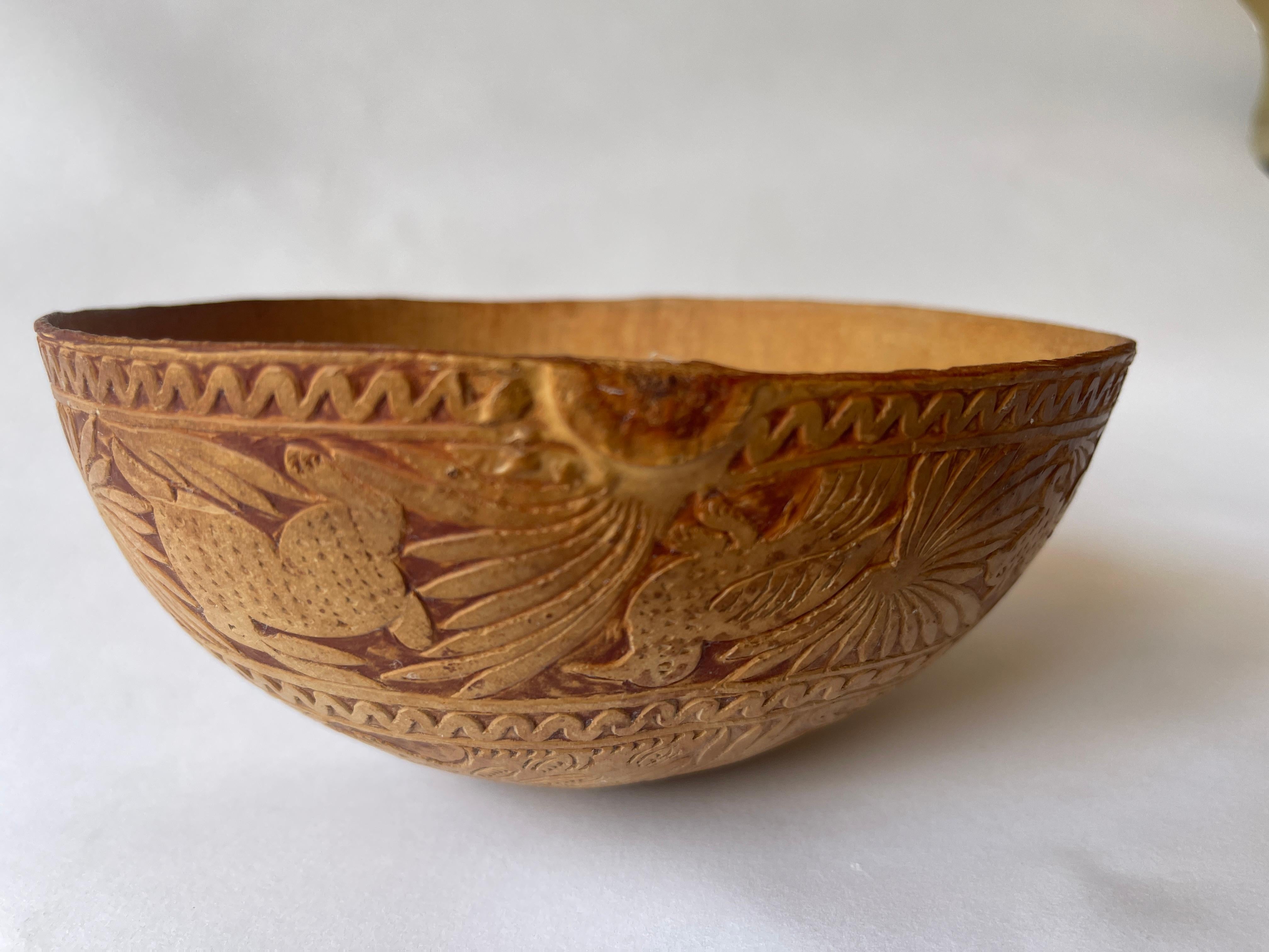 1970er mexikanische handgeschnitzte Kürbisschale Skulptur mit Tiermotiven (Handgeschnitzt) im Angebot