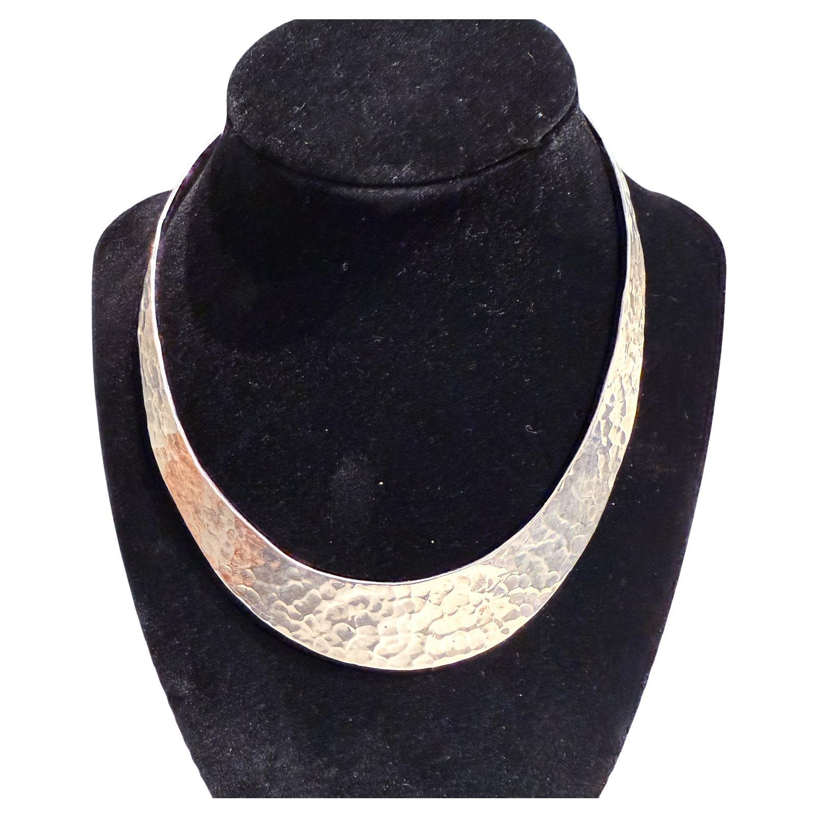AMBIANIC presents
Mexican Hand Hammered Sterling Silver Torc Collar Necklace Choker
4.75 w x 6 h
.925 silver stamped
Preowned vintage
Refer to images listed please