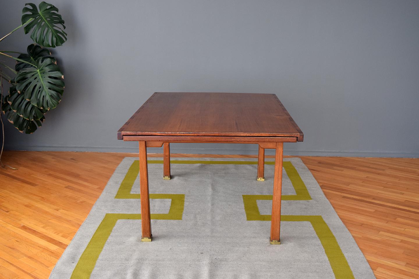 Edmond Spence dinning table for Industria Mueblera Mexicana. Made in Mexico. All original,
circa 1970s.