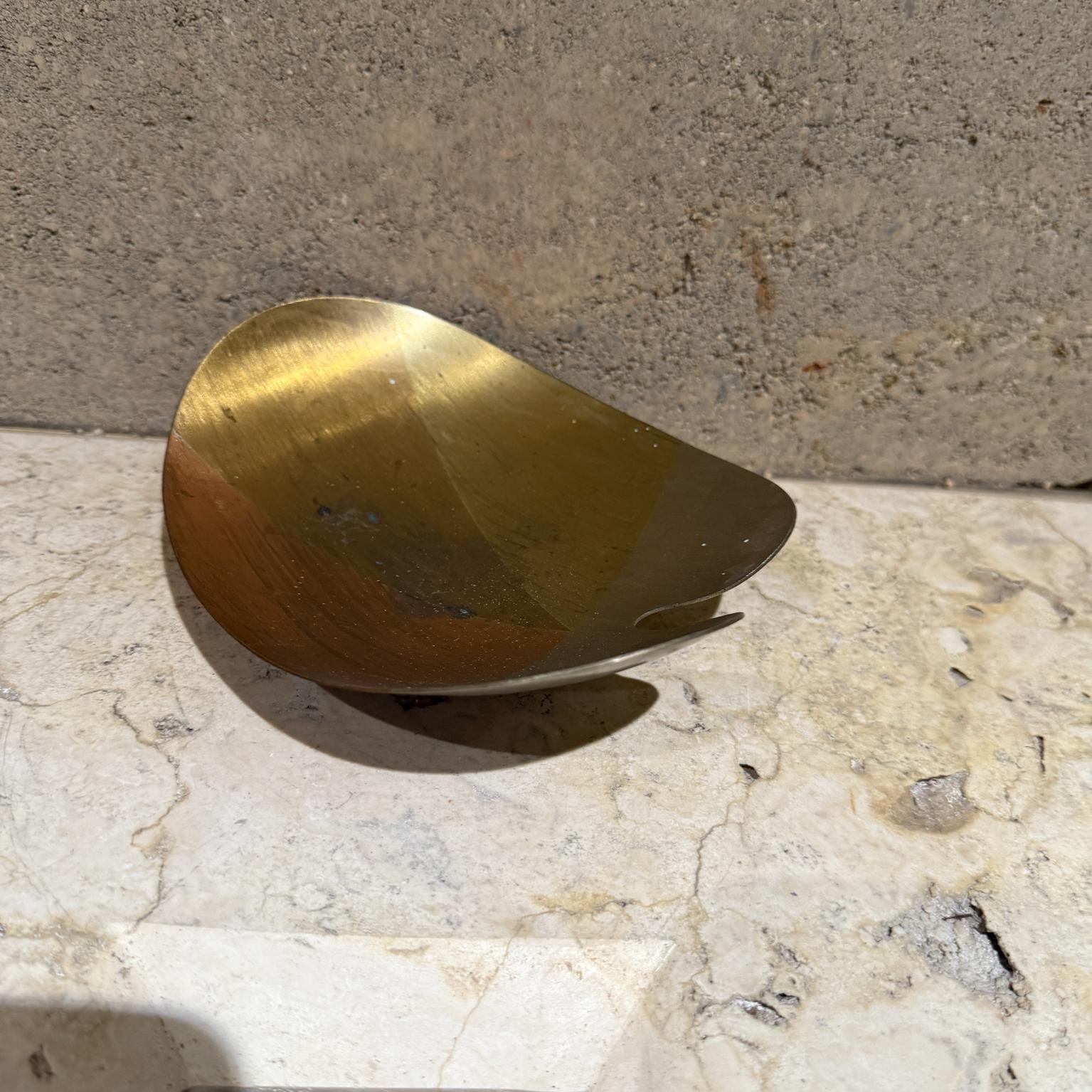 Late 20th Century 1970s Sculptural Mixed Metal Footed Dish Mexico For Sale