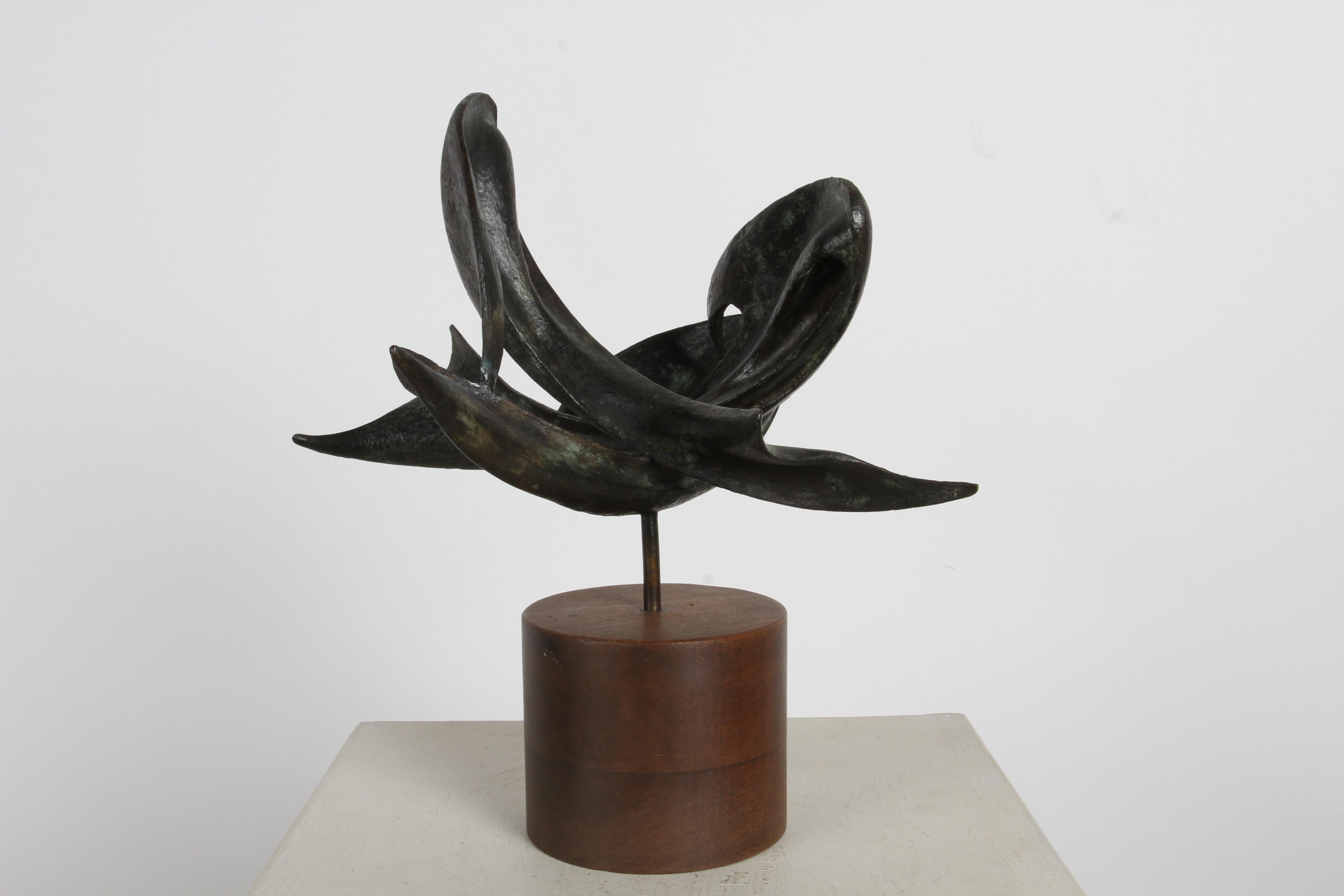 Moderne 1970 Mexican Sculptor-Artist Ramiz Barquet - 3 Dancing Bronze Whales Sculpture  en vente
