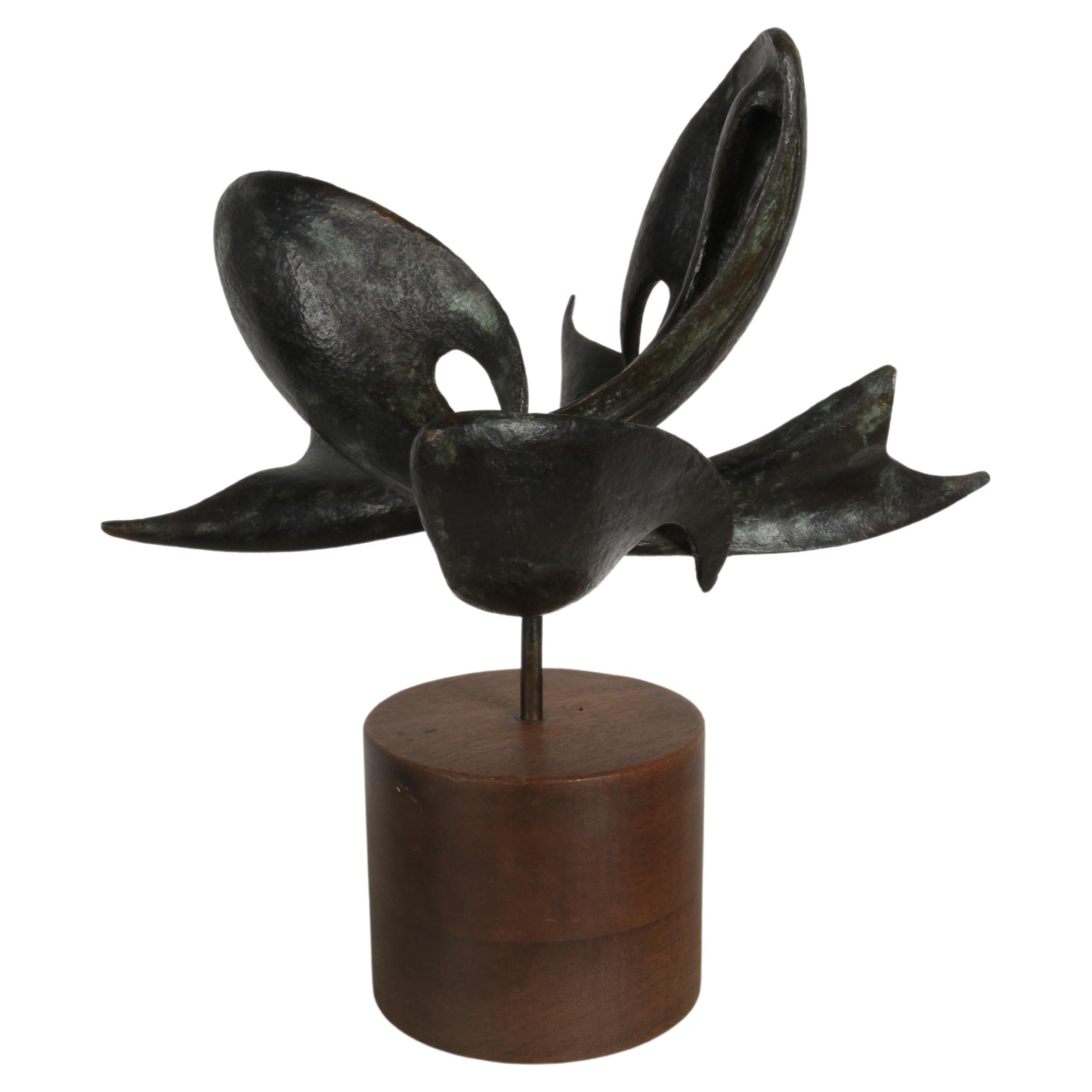1970 Mexican Sculptor-Artist Ramiz Barquet - 3 Dancing Bronze Whales Sculpture  en vente