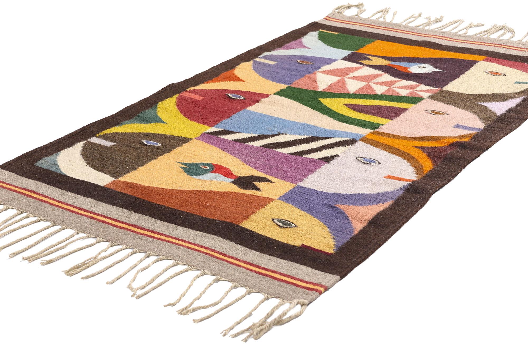 79154 Vintage Tessellated Fish Zapotec Kilim Rug & Kilim, 02'08 x 04'09. Questo affascinante tappeto vintage Tessellated Fish Zapotec in lana, tessuto a mano, è una vibrante celebrazione dell'arte, dell'artigianato e della narrazione culturale.