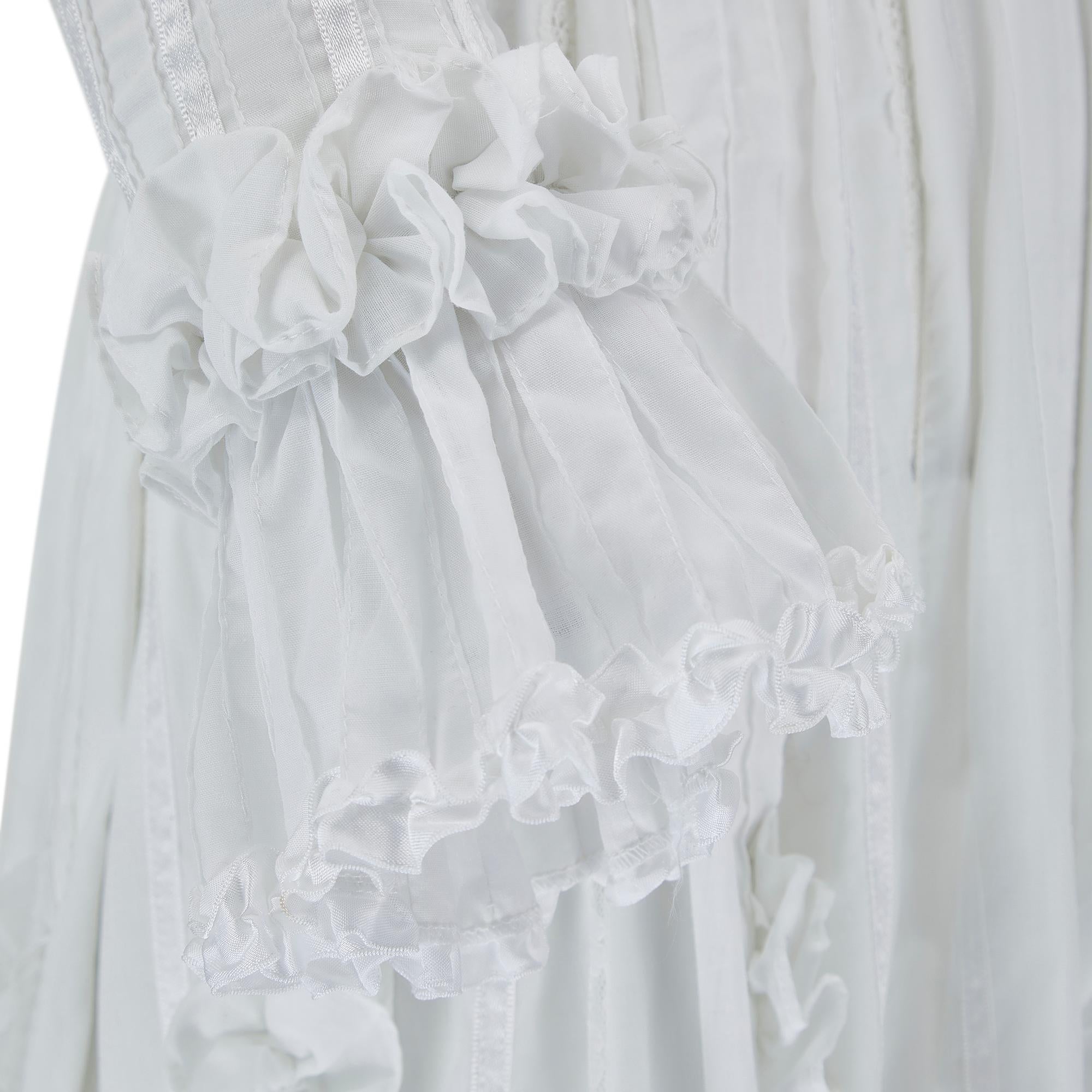 1970s Mexicana White Cotton and Lace Wedding Dress In Excellent Condition For Sale In London, GB