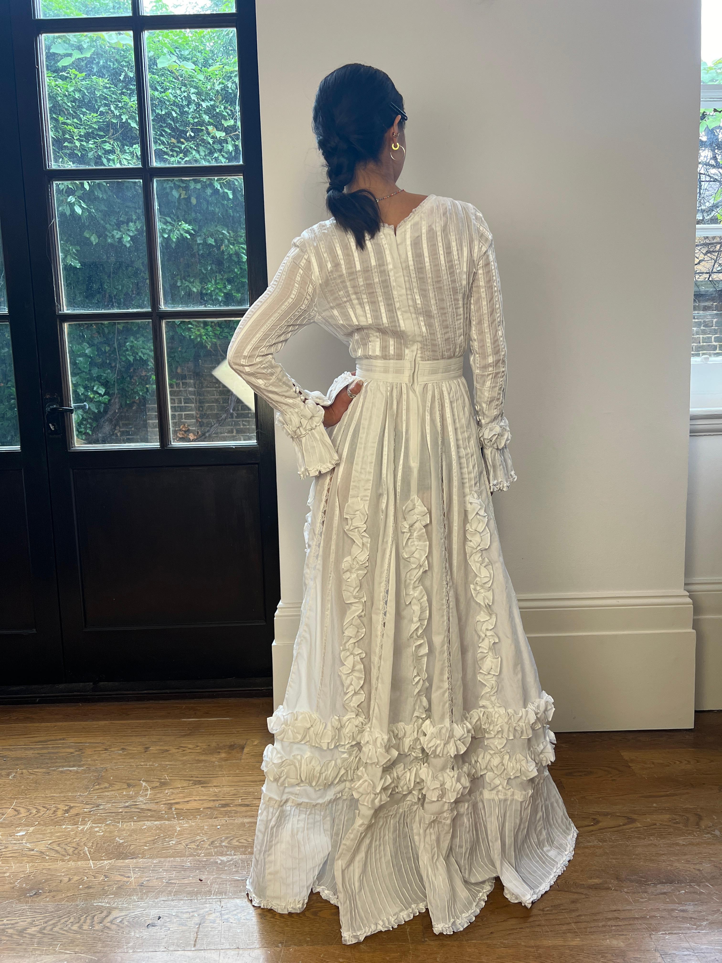 1970s Mexicana White Cotton and Lace Wedding Dress For Sale 2