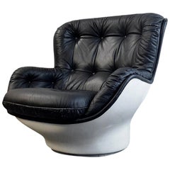 Chaise longue en fibre de verre et cuir "Karate Lounge Chair" de Michael Cadestin des années 1970