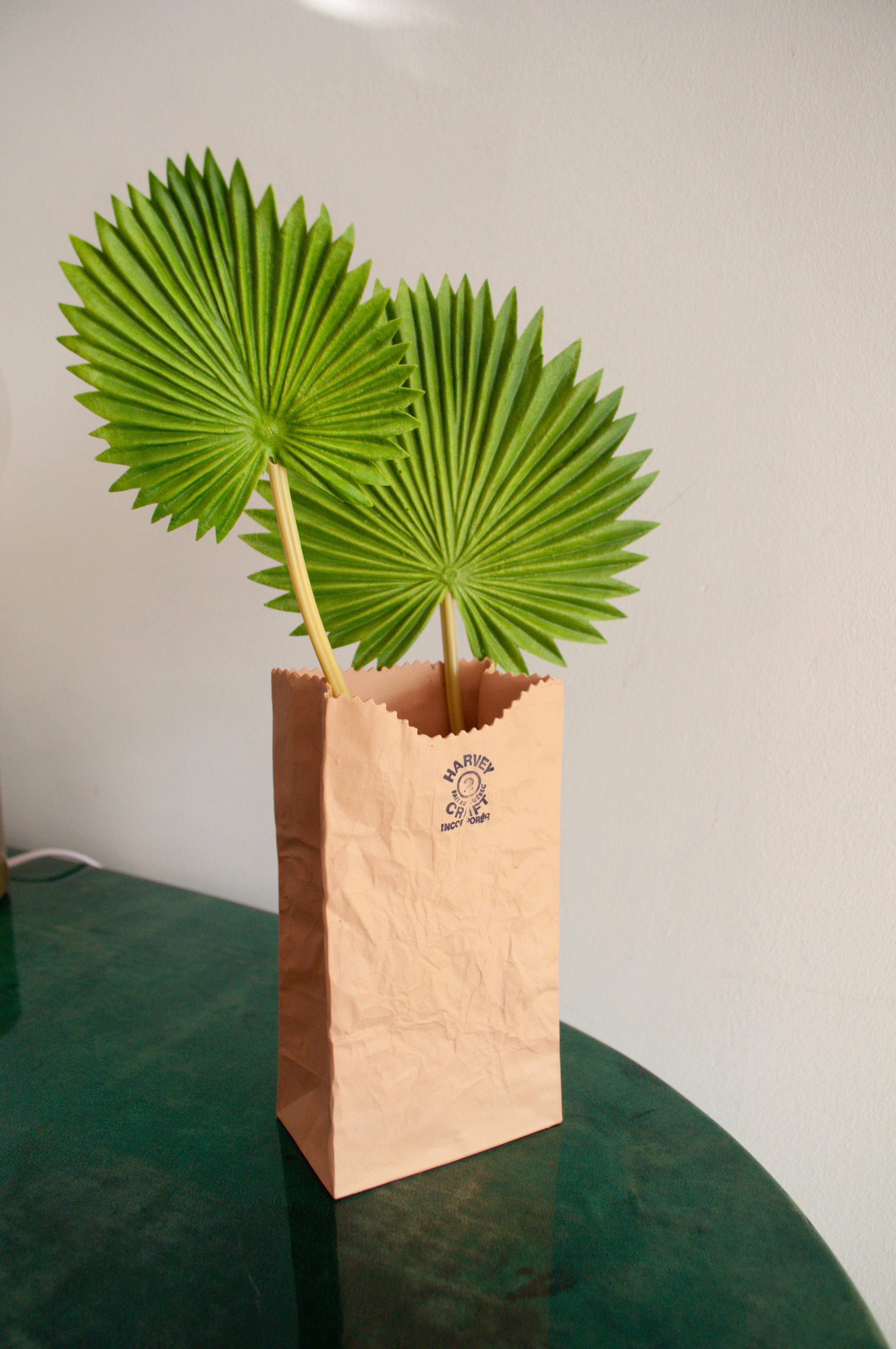 花瓶・フラワースタンド CERAMIC PAPER BAG VASE BY MICHAEL HARVEY I think this might be my best score yet!! I got my first Harvey
