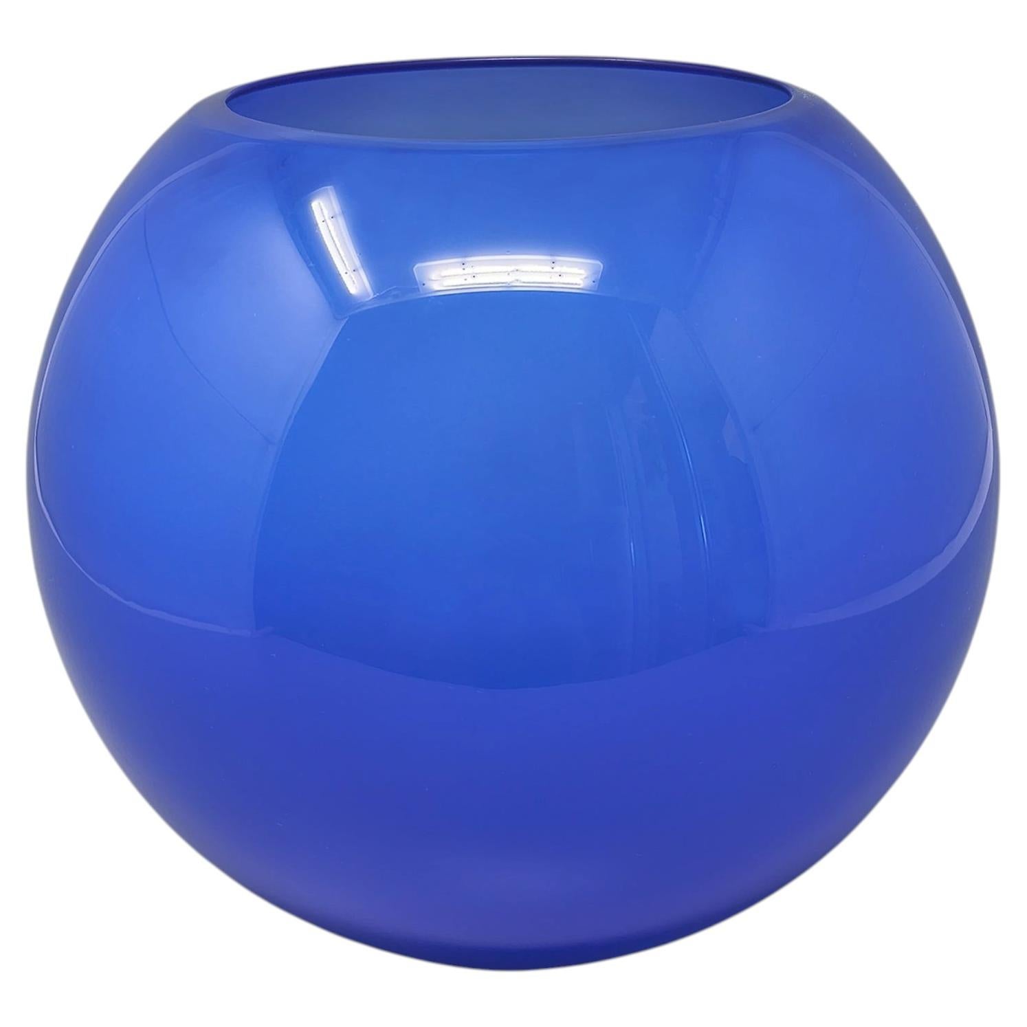 Vaso blu di metà secolo degli anni '70 di Ind. Vetraria Valdarnese. Prodotto in Italia