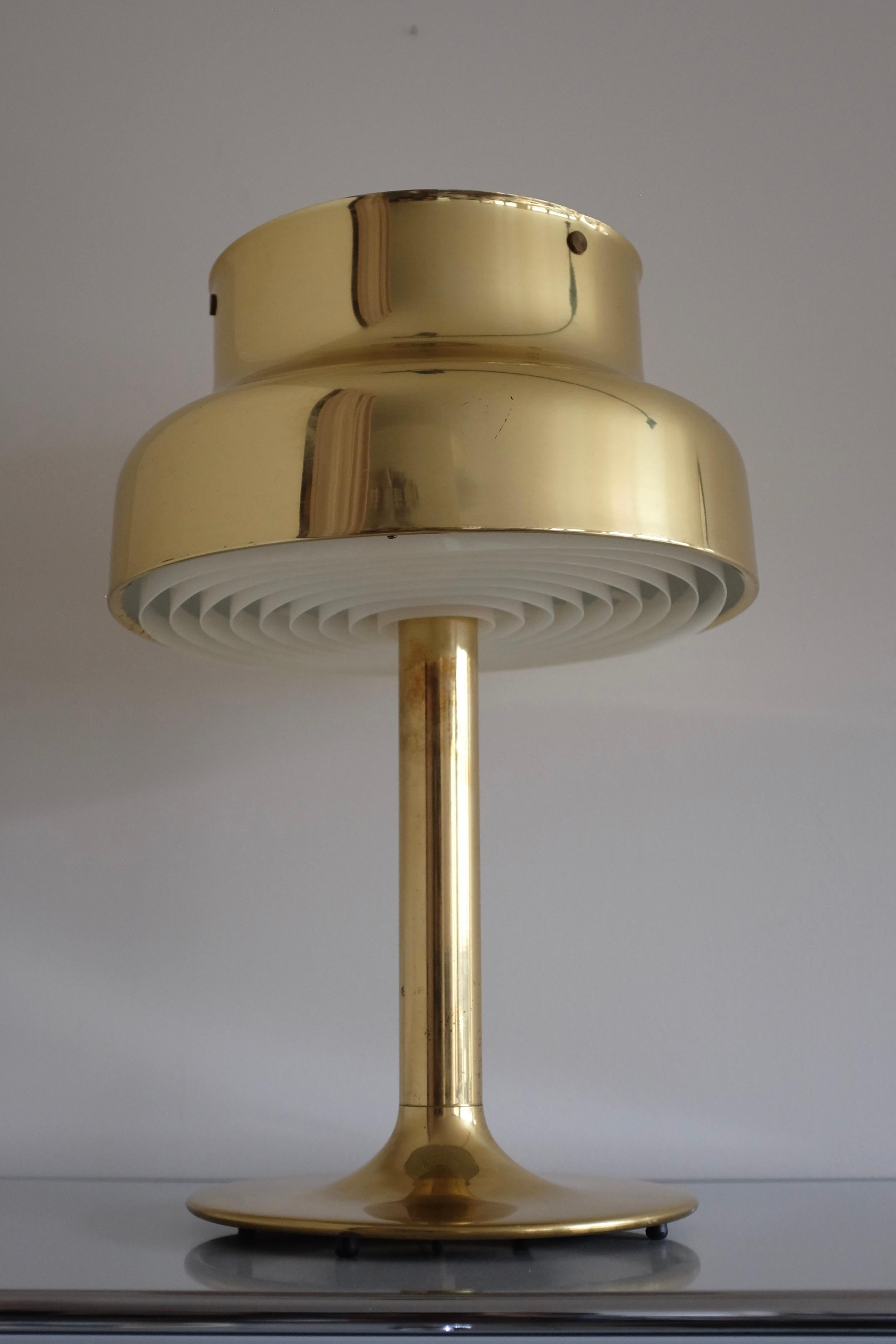 Iconic Bumlingen table lamp by Anders Pehrson for Ateljé Lyktan, Sweden. Large Brass lamp with rounded design original designed in 1968. Age appropriate wear with patine to the brass and a small buckle to the top edge of the shade (please see