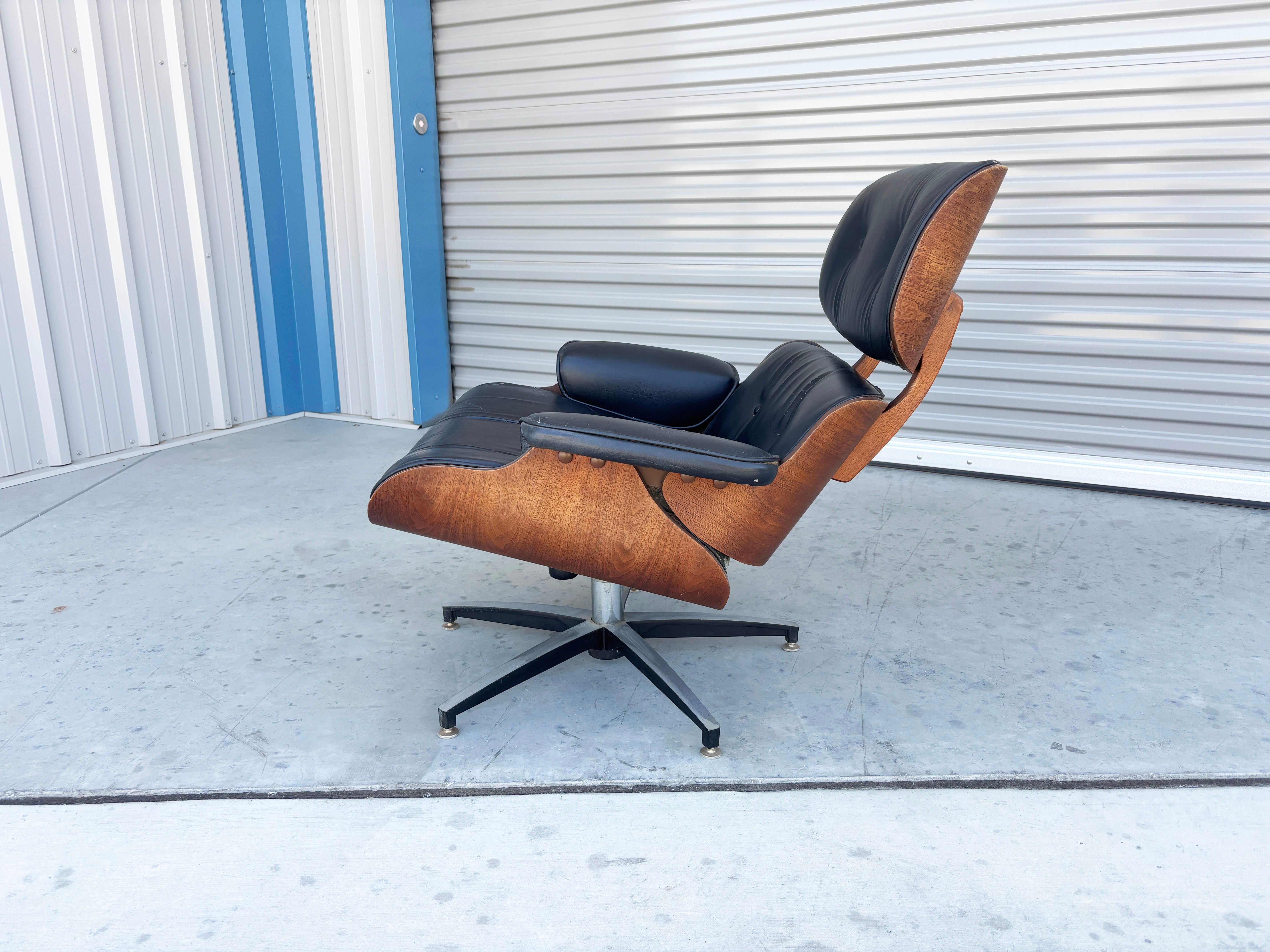 Chaise et pouf du milieu du siècle des années 1970, d'après Herman Miller en vente 5