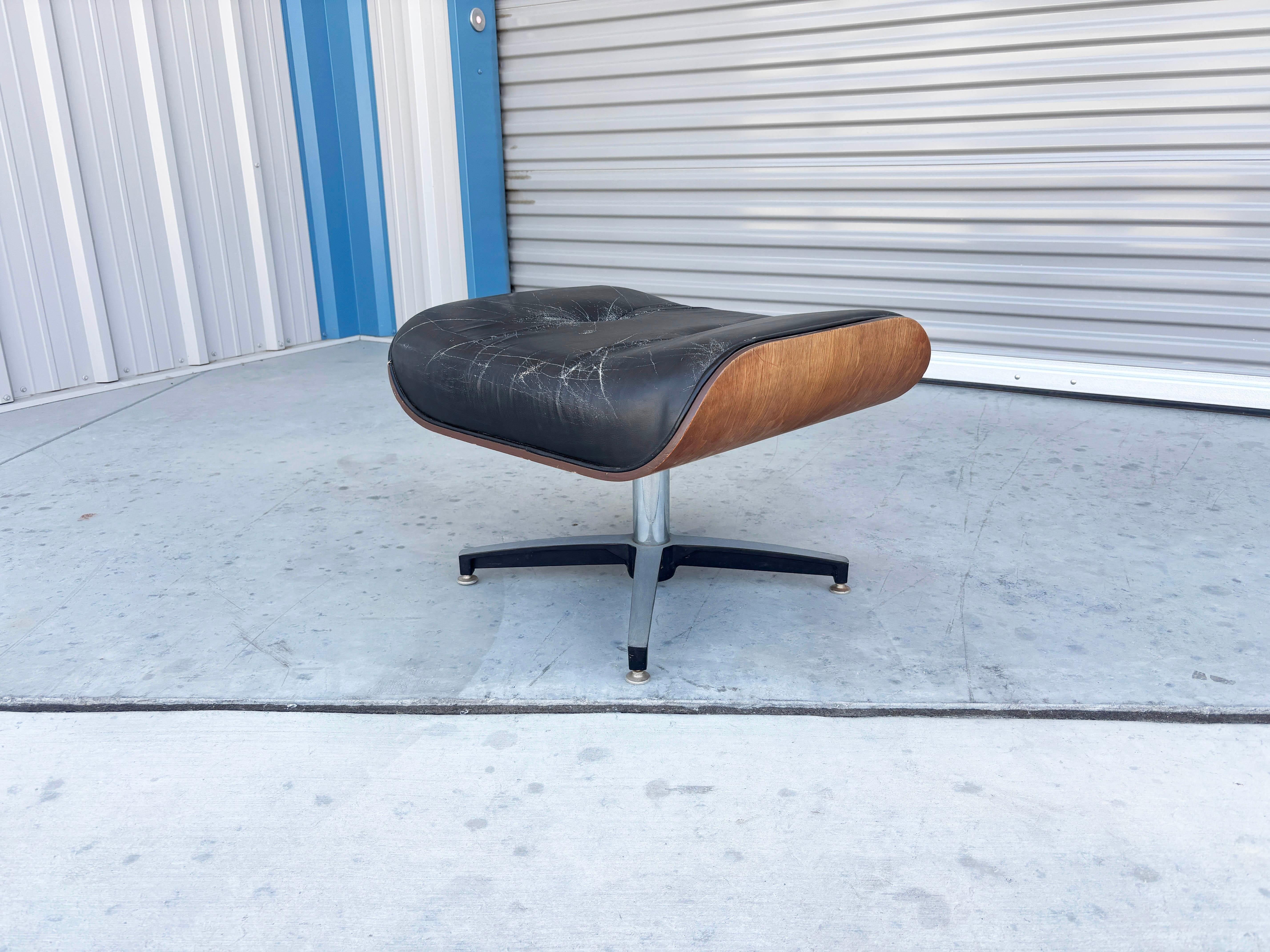 Chaise et pouf du milieu du siècle des années 1970, d'après Herman Miller en vente 6