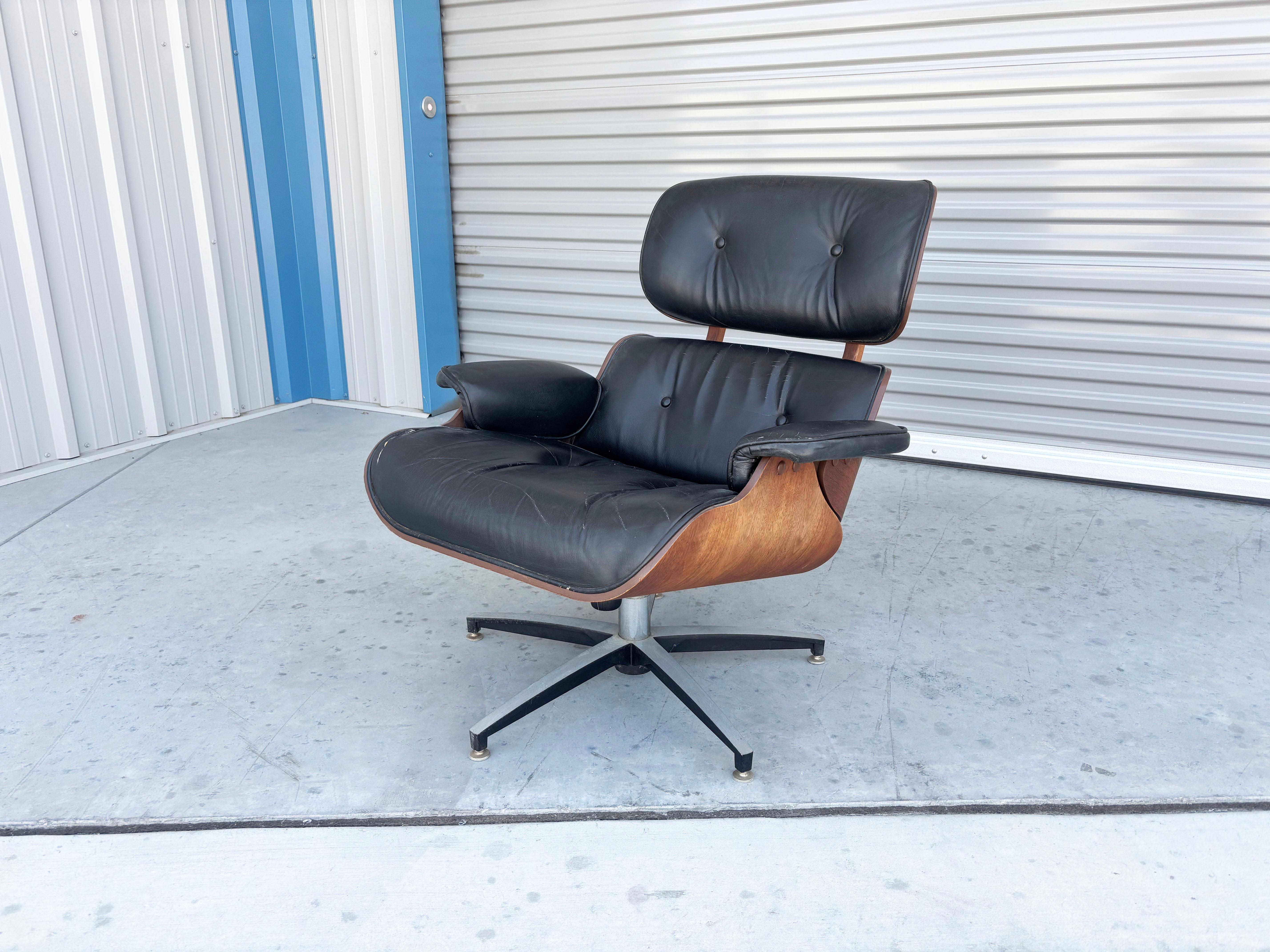Fin du 20e siècle Chaise et pouf du milieu du siècle des années 1970, d'après Herman Miller en vente