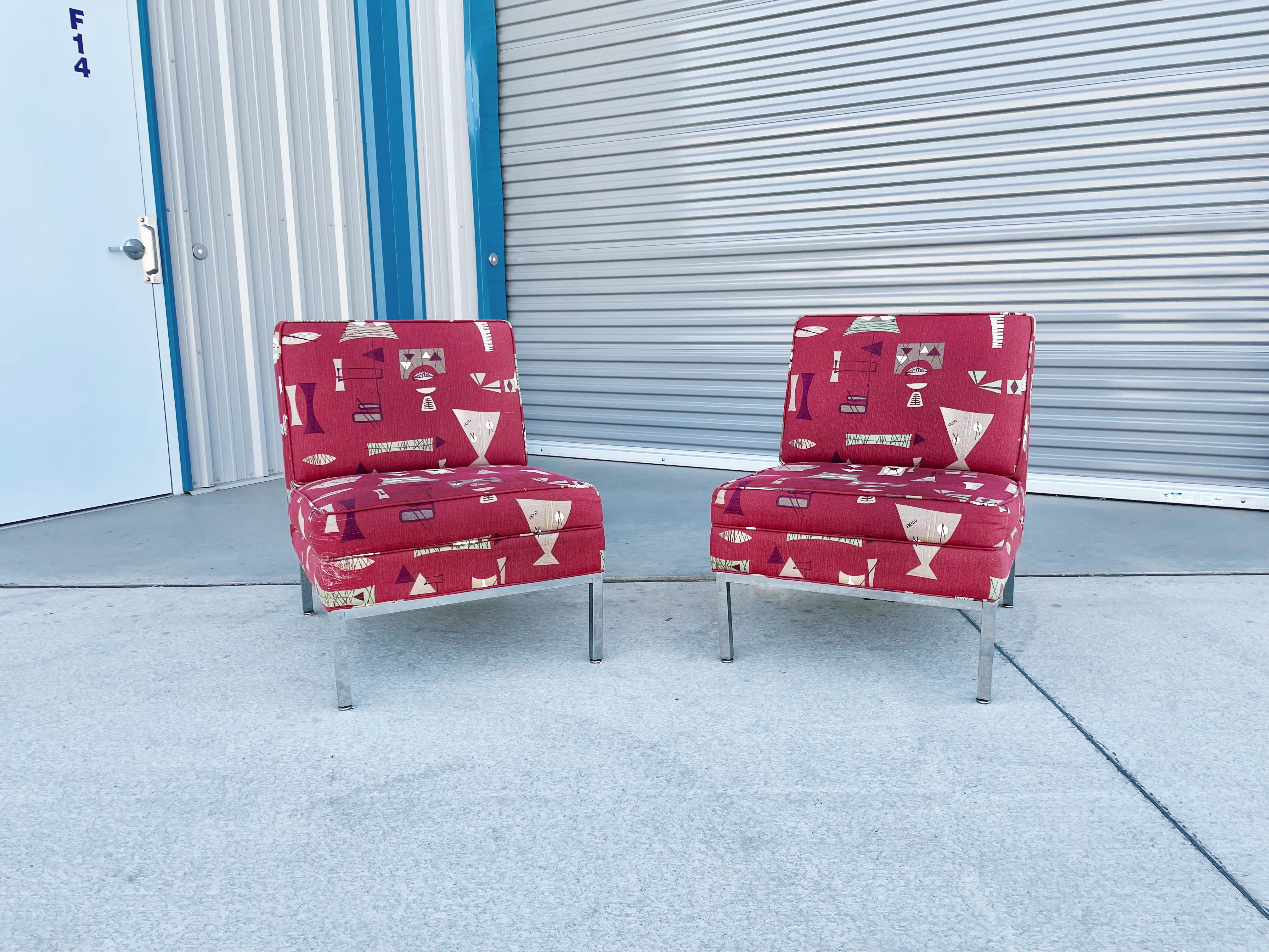 ✨ Sillas de salón vintage cromadas de los años 70 en rojo intenso ✨

Este impresionante par de sillones de salón americanos de los años 70 es una vibrante muestra del diseño moderno de mediados de siglo, inspirado en el icónico estilo de Florence