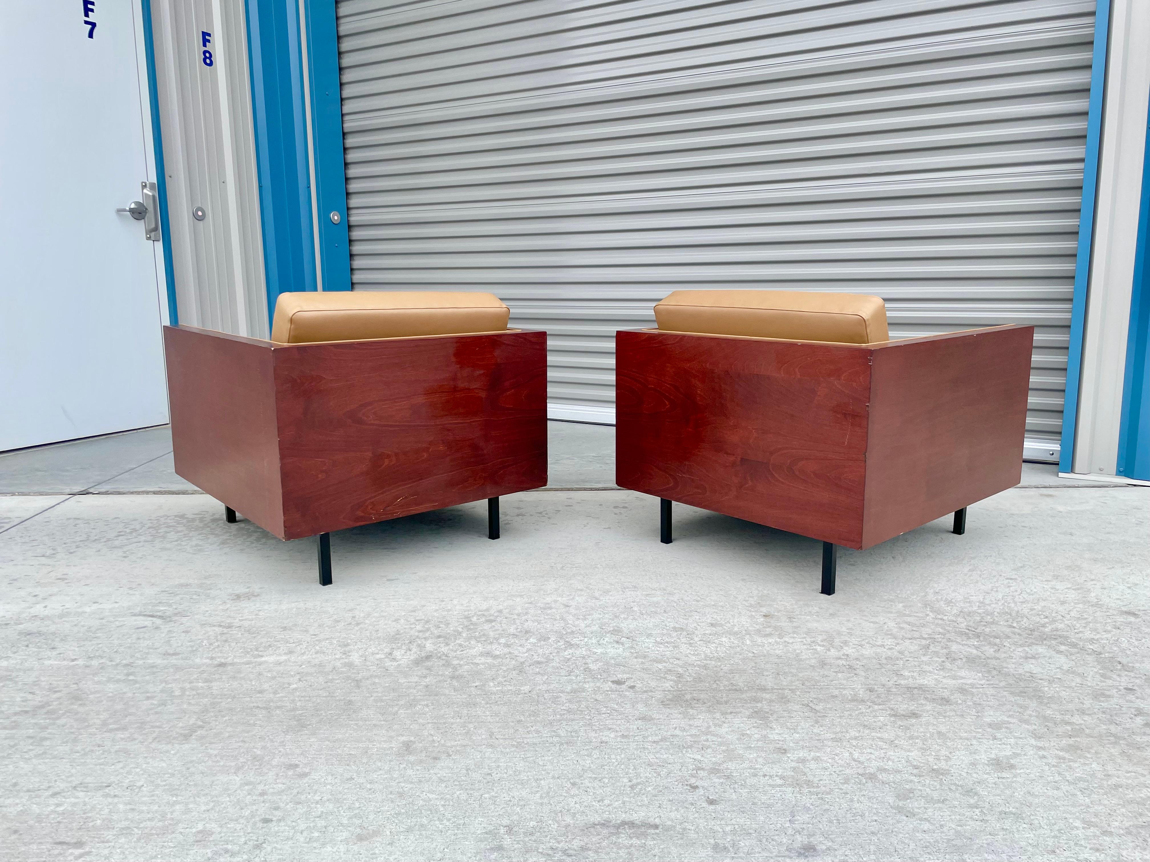 1970s Mid Century Cube Lounge Chairs Styled After Milo Baughman  In Good Condition For Sale In North Hollywood, CA