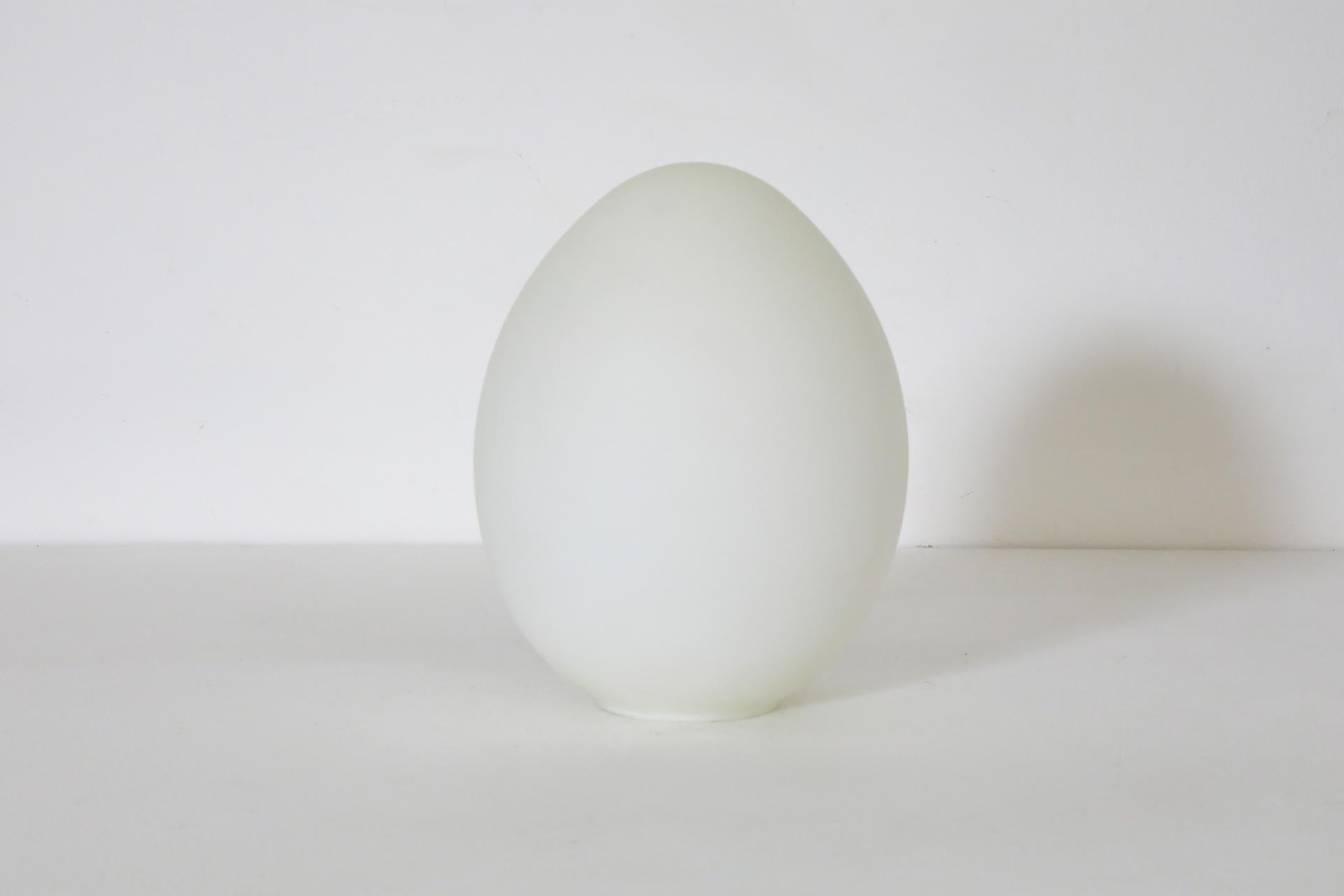 20th Century 1970's Mid-Century Egg Shaped Milk Glass Table Lamp by Vianne