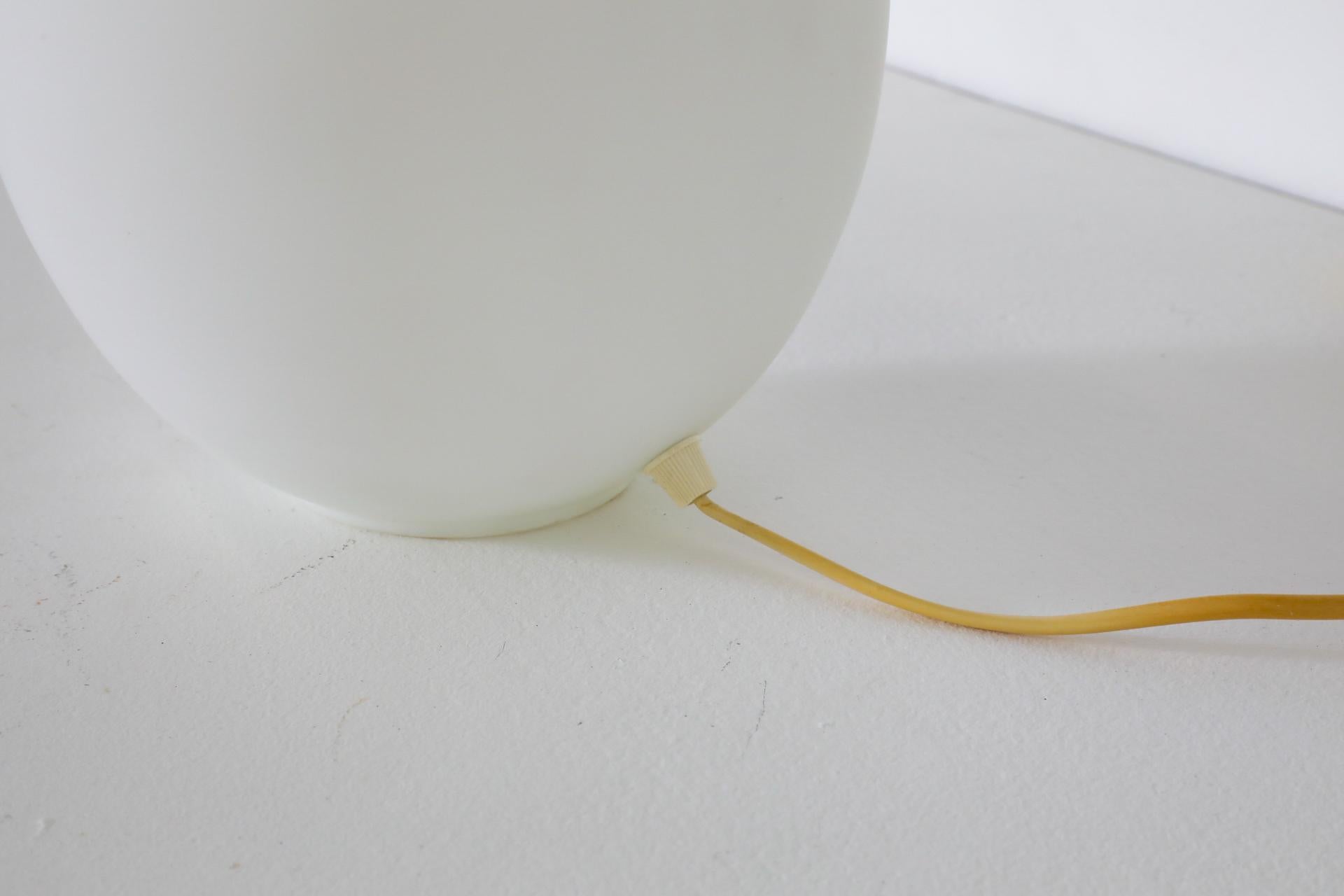 1970's Mid-Century Egg Shaped Milk Glass Table Lamp by Vianne 3