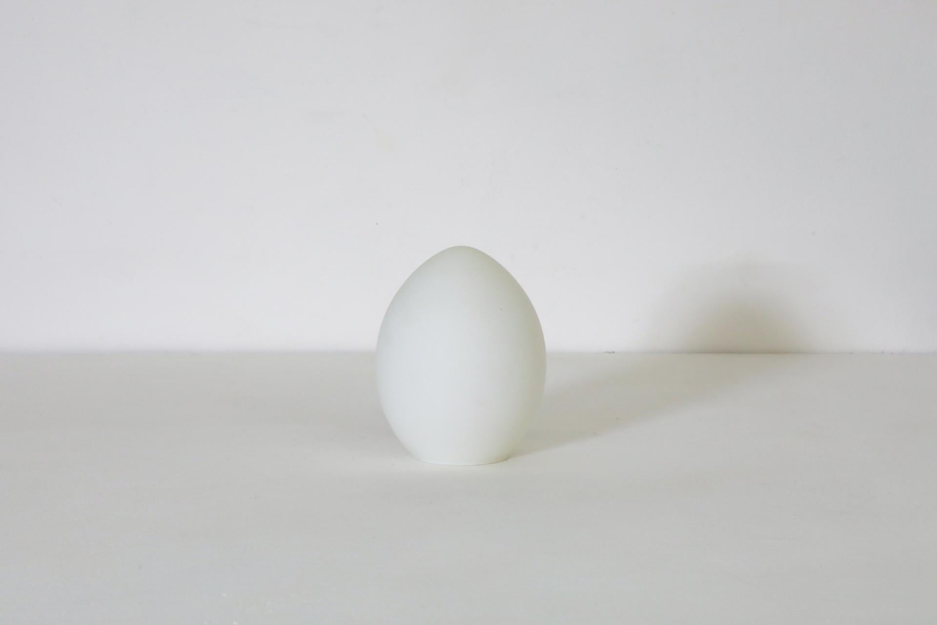 French 1970's Mid-Century Egg Shaped Milk Glass Table Lamps by Verrerie Vianne