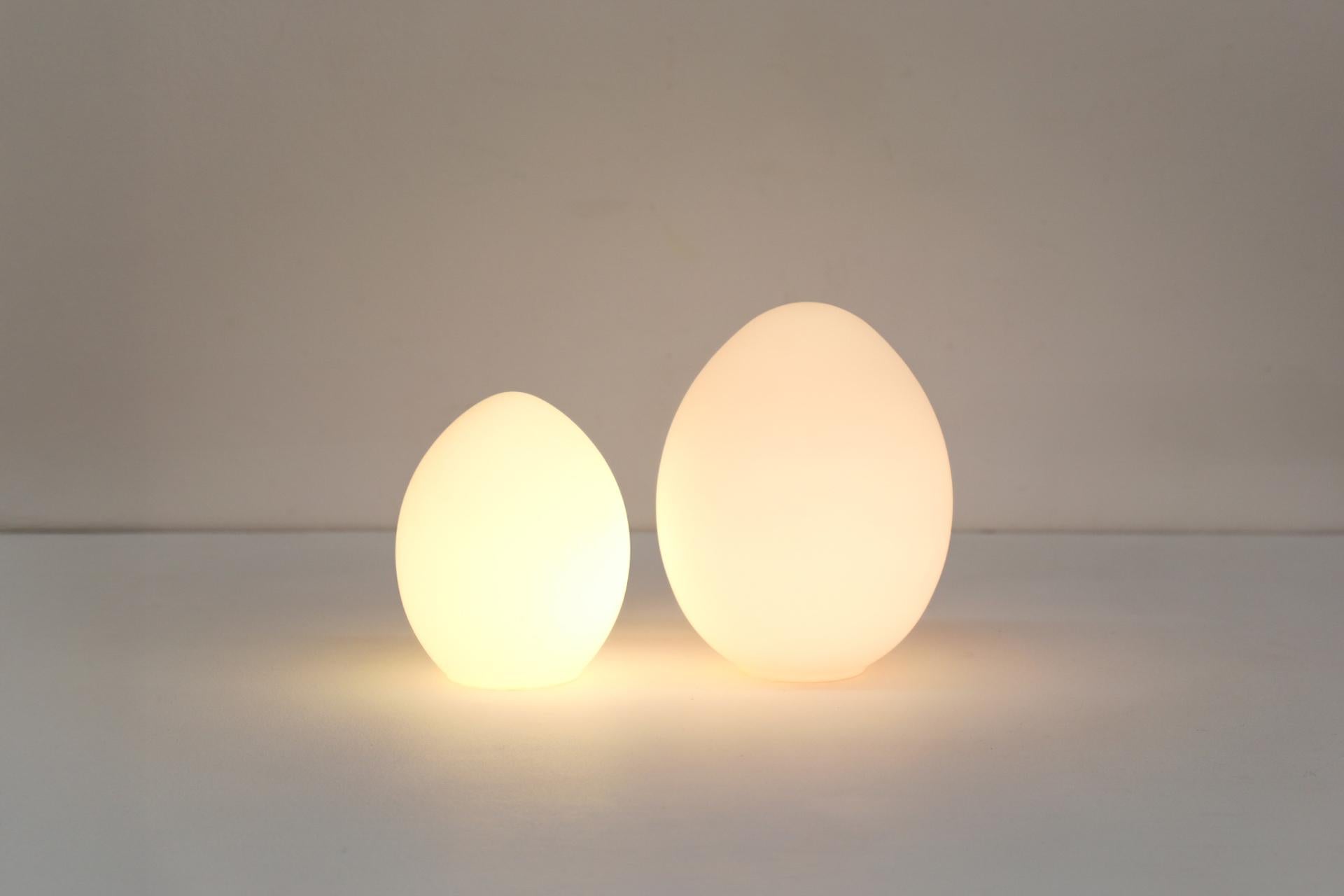 1970's Mid-Century Egg Shaped Milk Glass Table Lamps by Verrerie Vianne 3