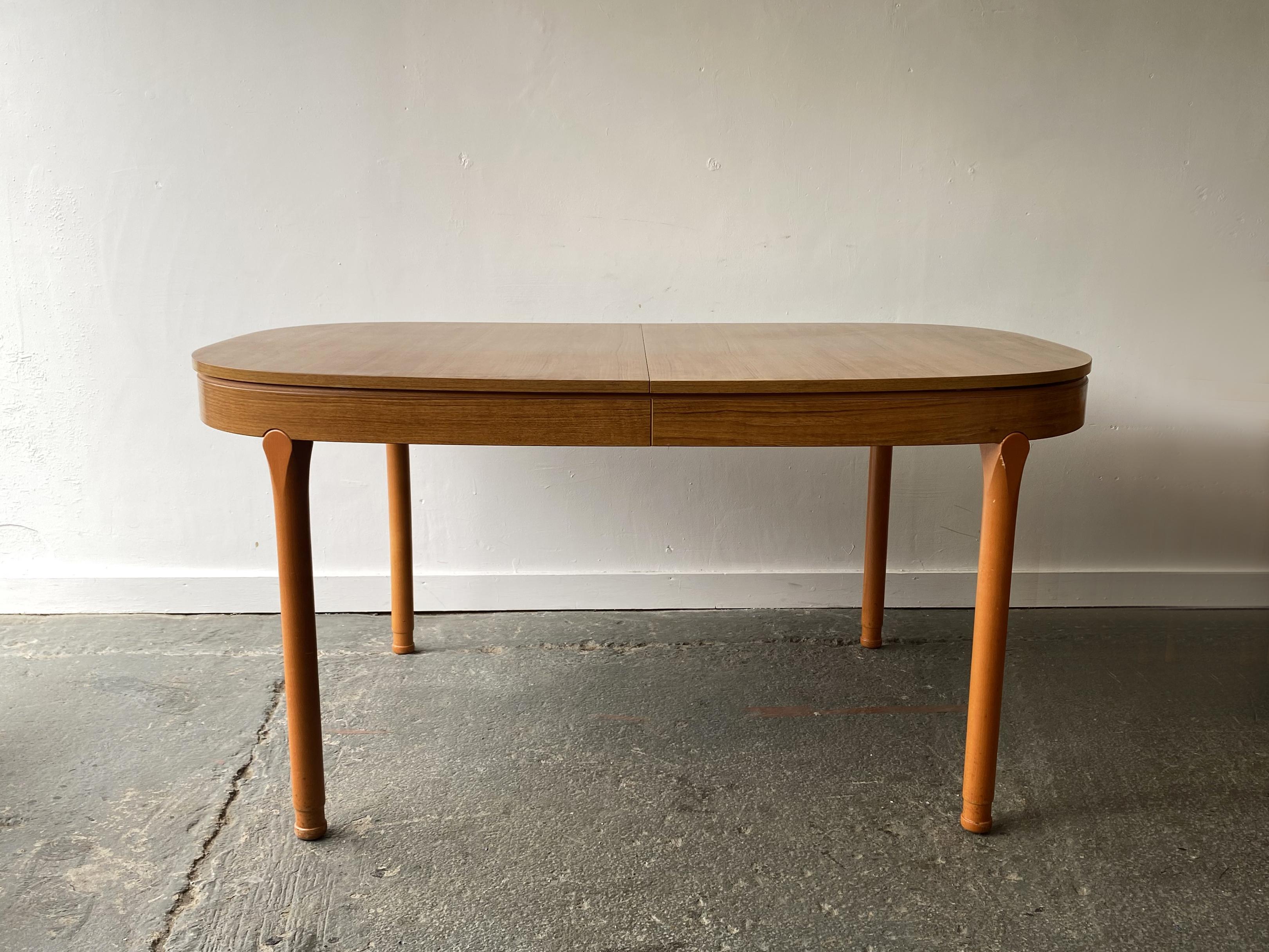 British 1970’s Mid-Century extending dining table by Schrieber