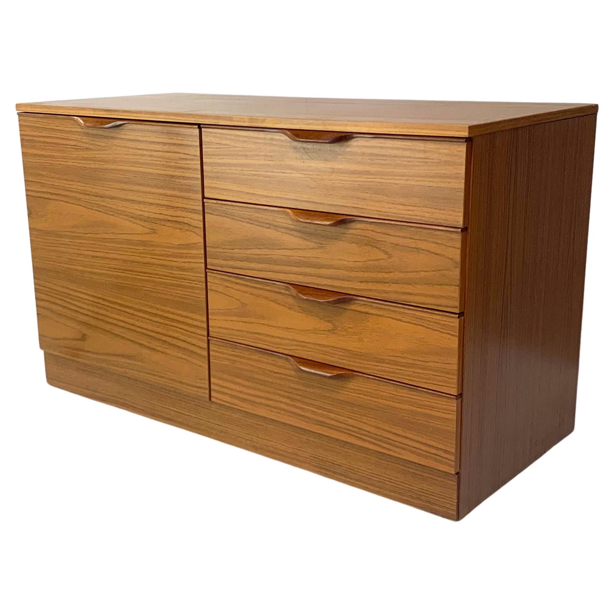 1970’s MidCentury Sideboard by Schreiber Furniture For Sale at 1stDibs