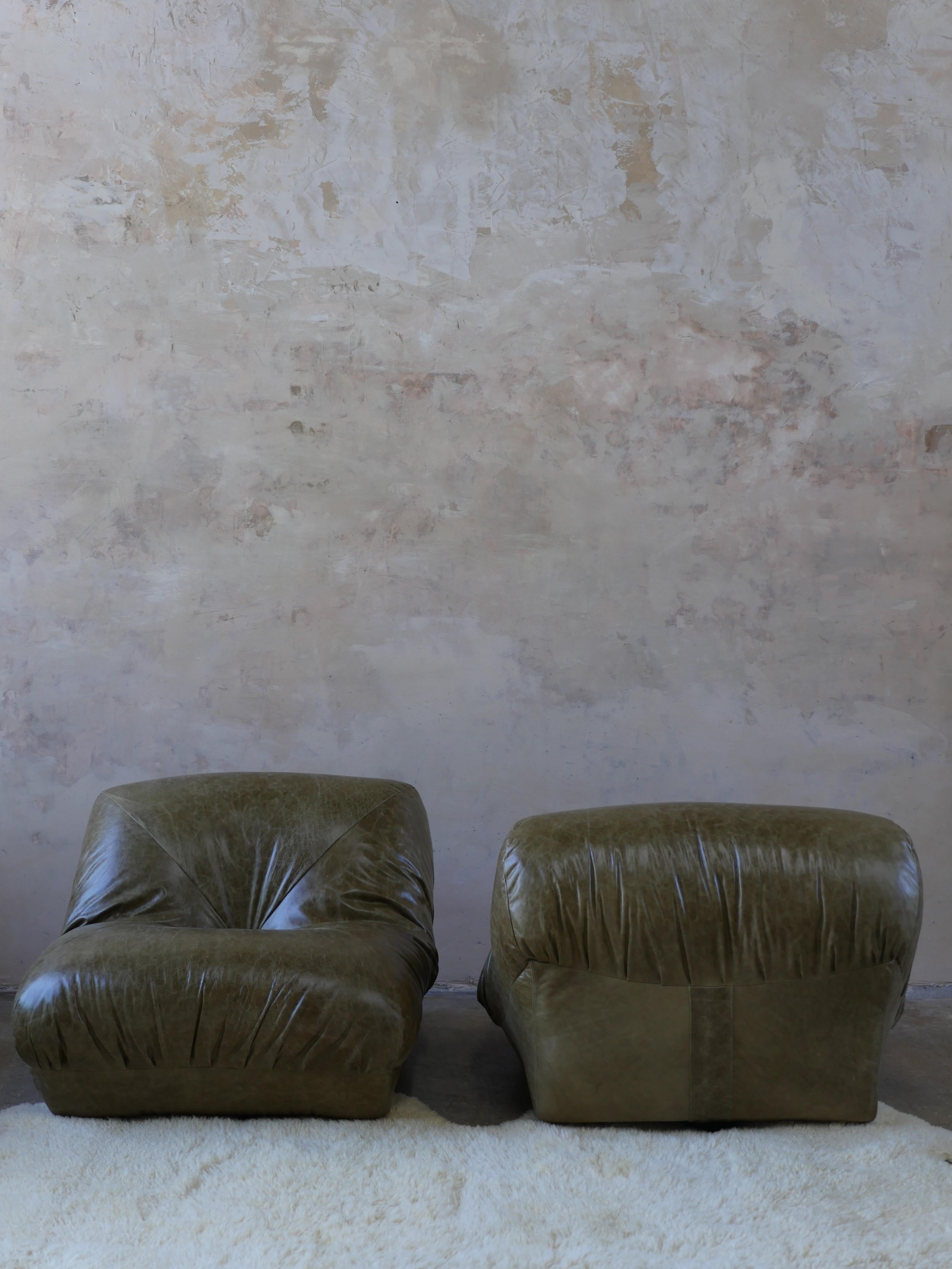 1970s Mid-Century French Lounge Chairs Newly Upholstered in Aged Italian Leather In Excellent Condition In Miami, FL