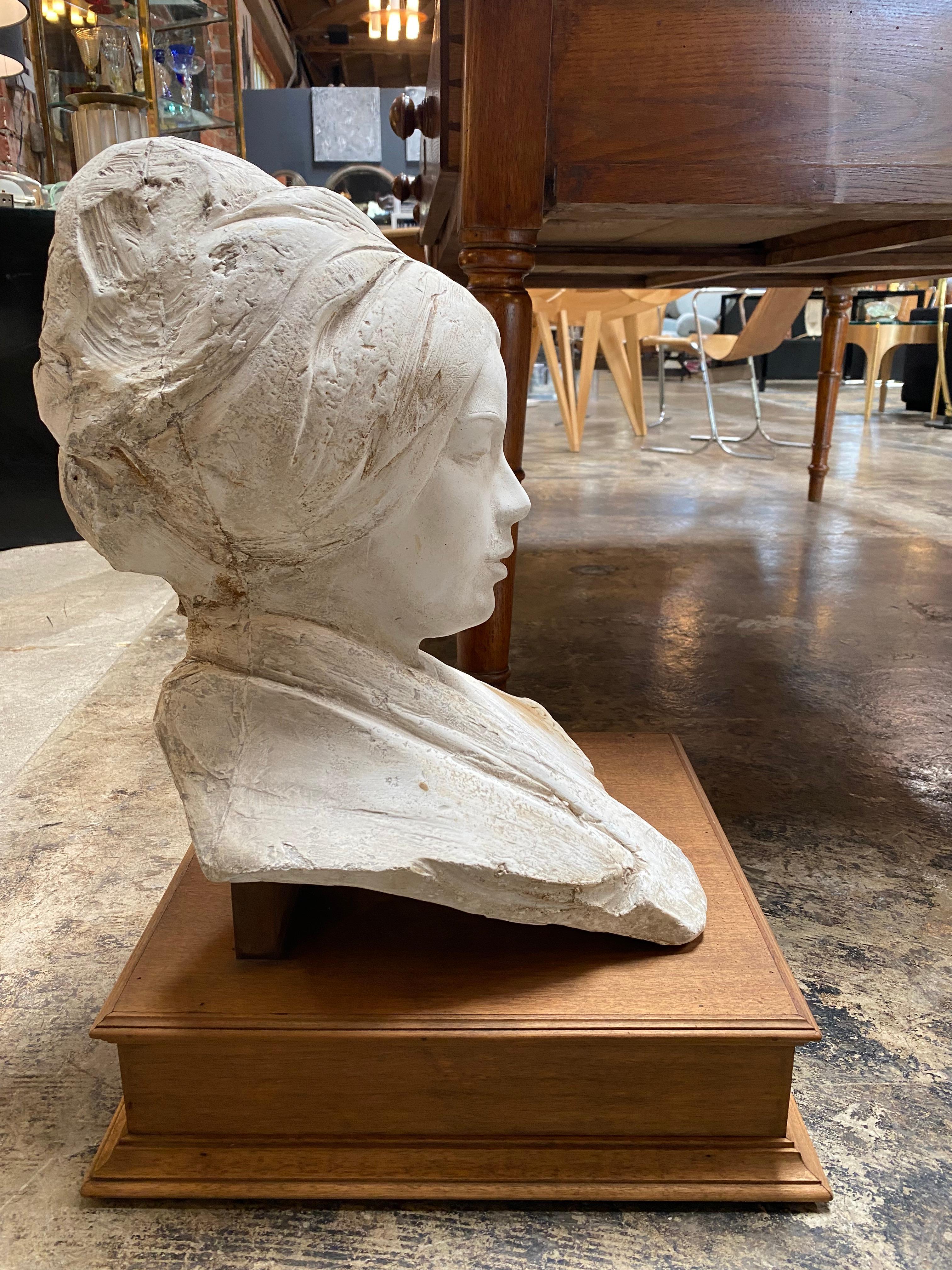 Fin du 20e siècle Sculpture de femme à moitié buste mi-siècle des années 1970 en vente