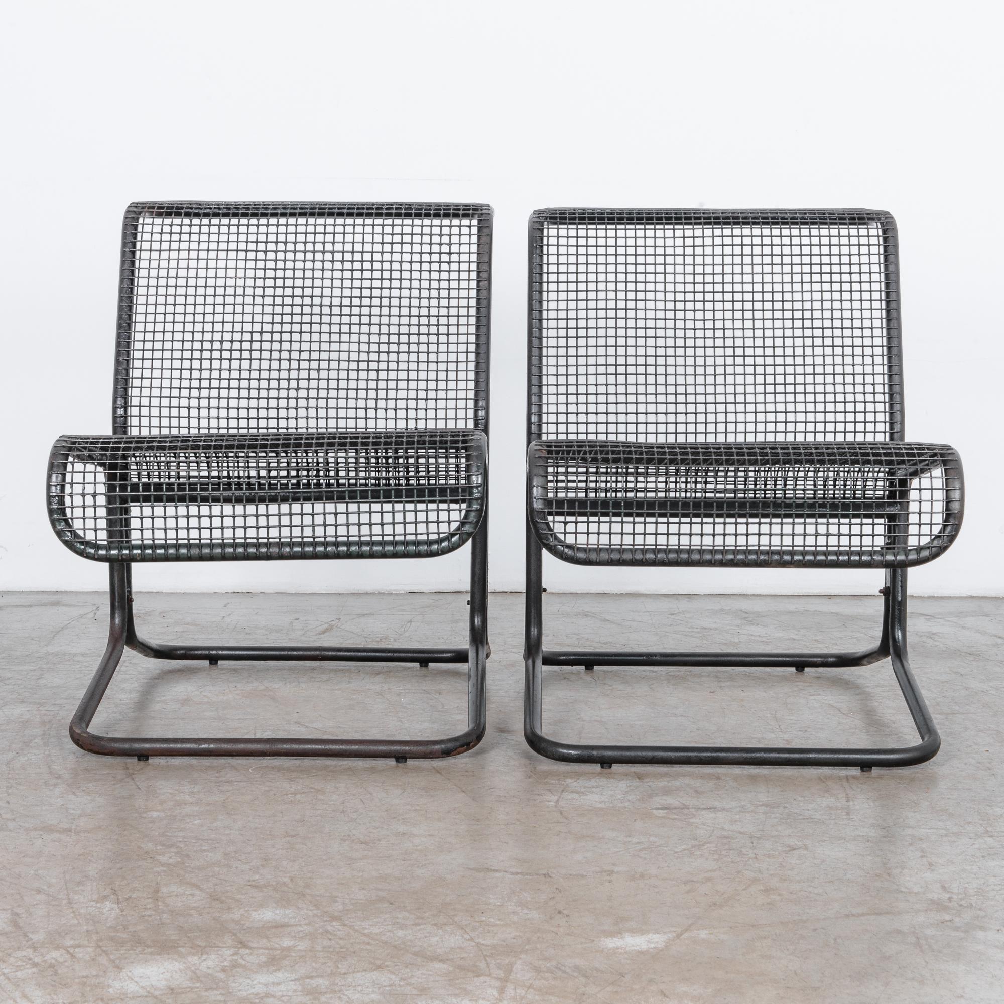 1970s Midcentury Industrial Waiting Chairs, Set of Two In Good Condition In High Point, NC