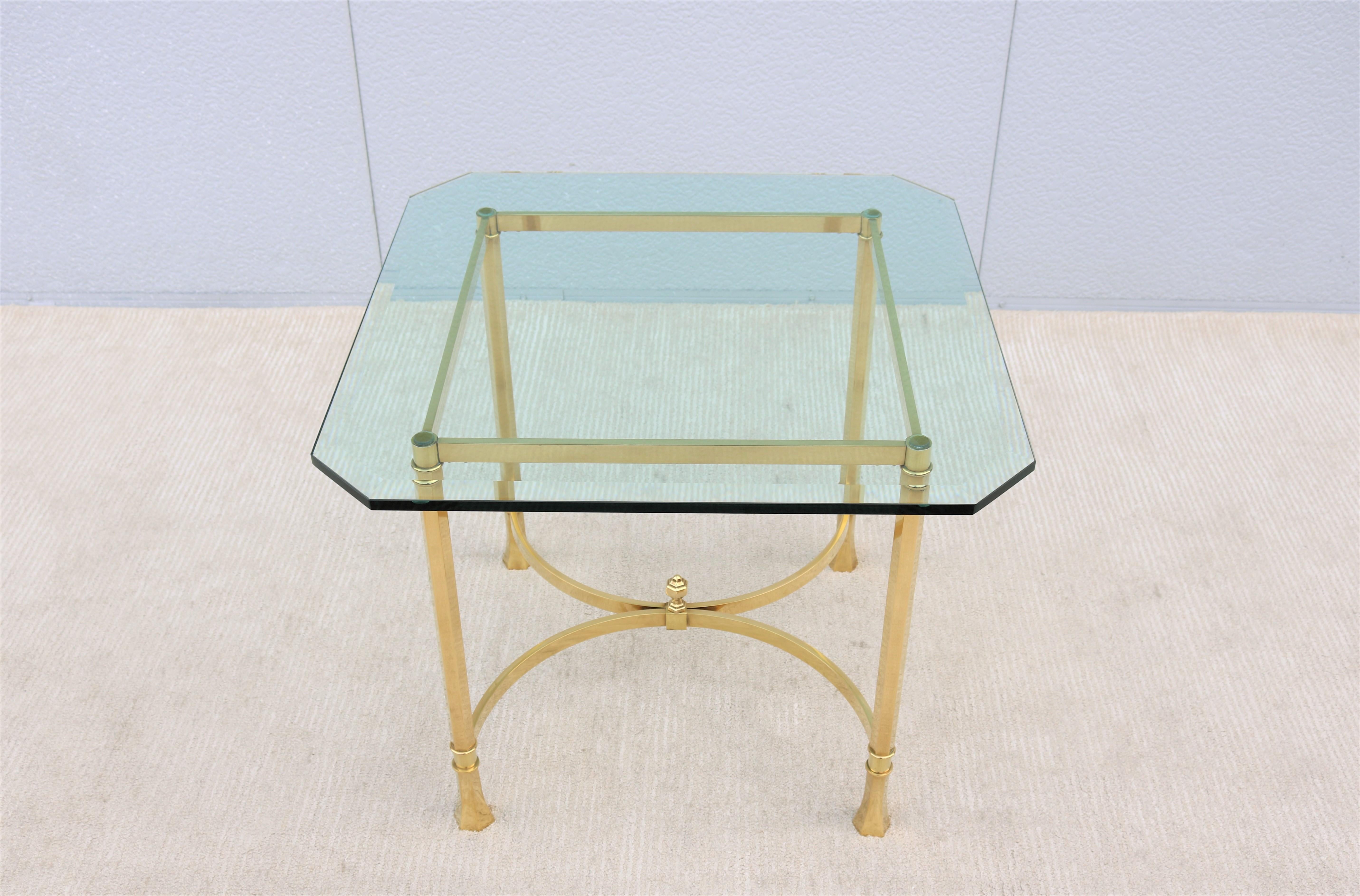 Mid-Century Modern Table d'appoint carrée en laiton et verre de style Maison Bagues, Italie, années 1970 en vente