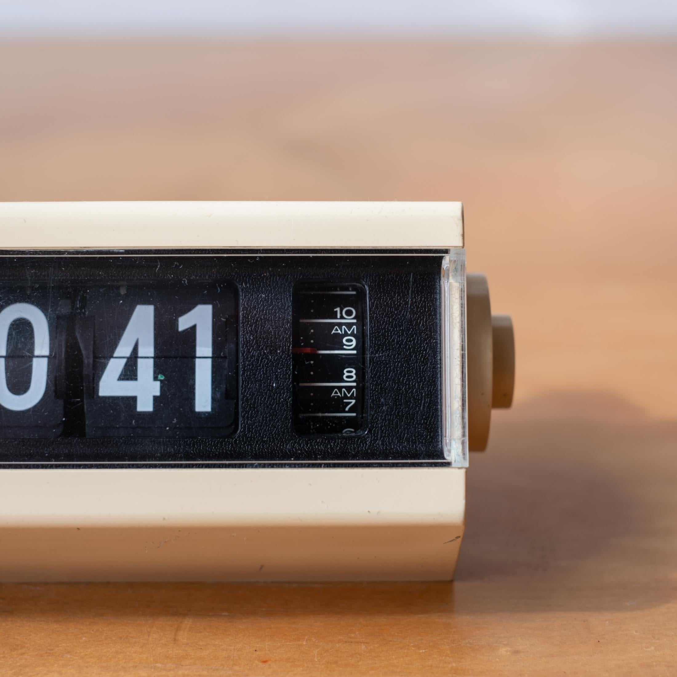 Mid-Century Modern Horloge d'alarme Copal moderne japonaise du milieu des années 1970