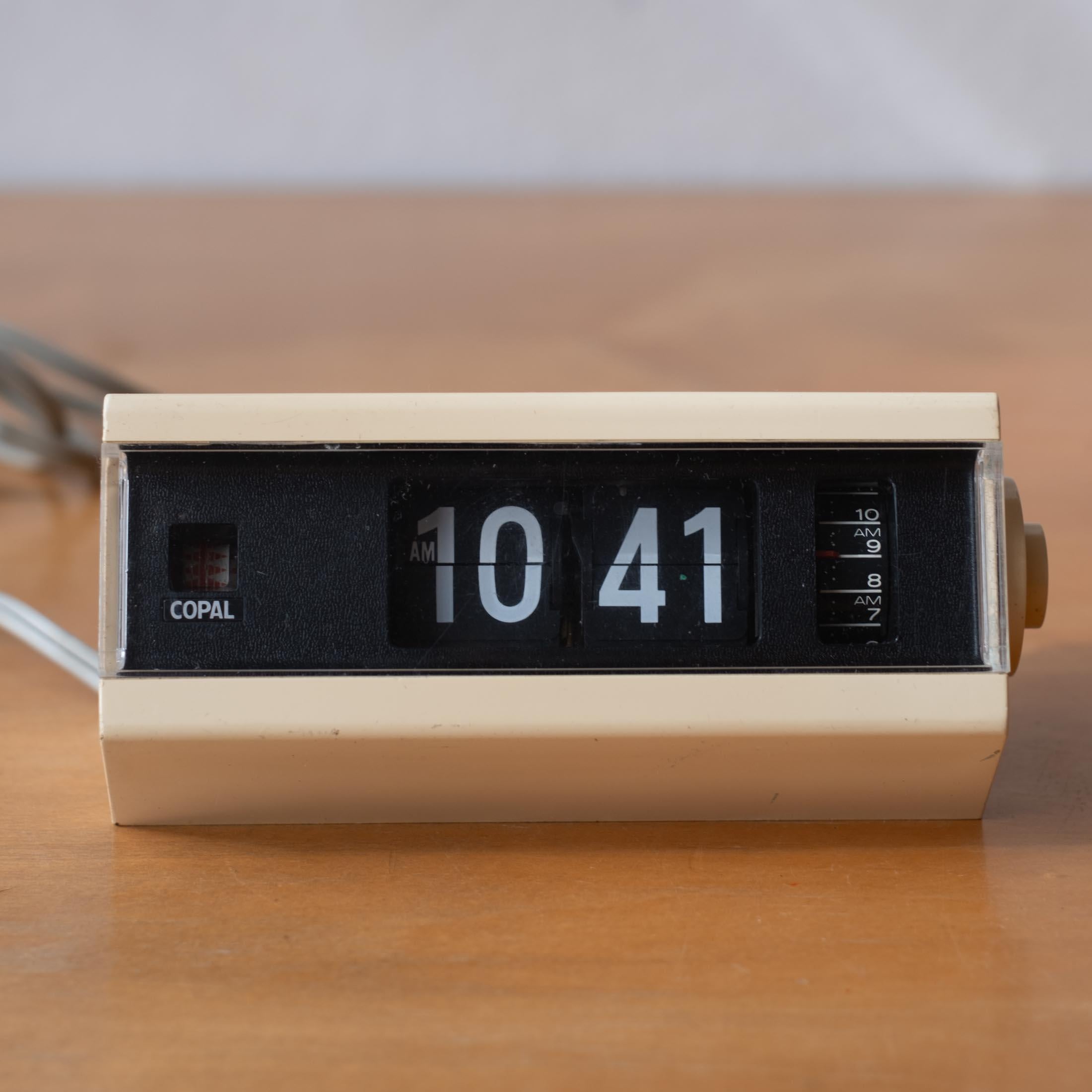 Horloge d'alarme Copal moderne japonaise du milieu des années 1970 Bon état à San Diego, CA