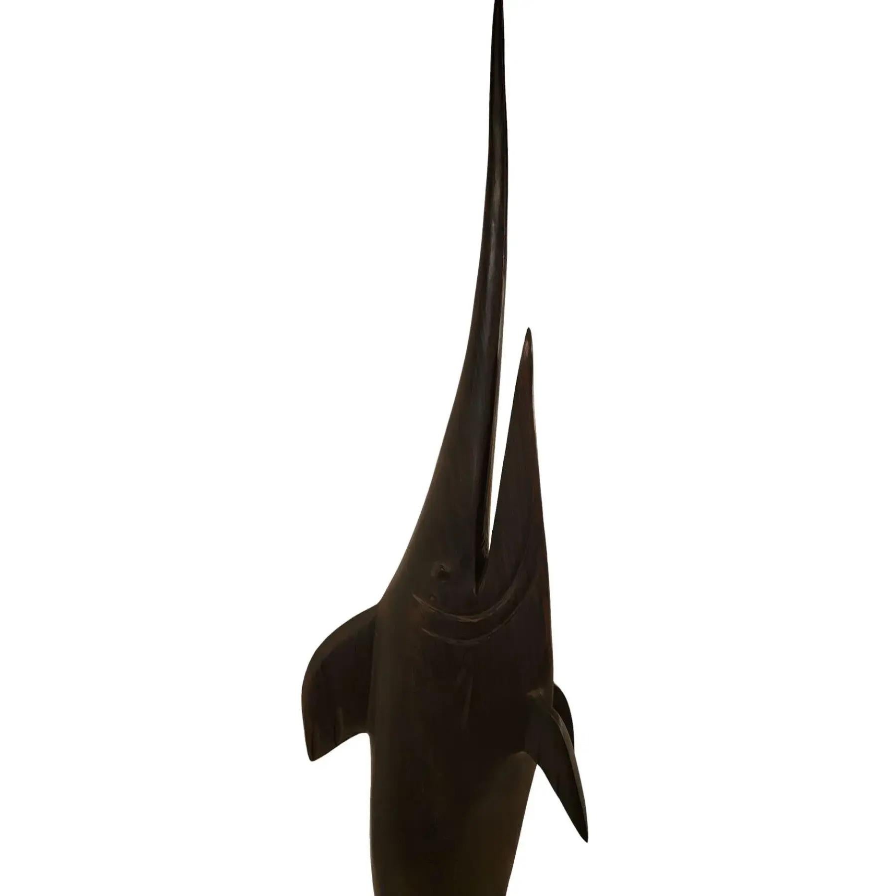 Pesce spada in legno di grandi dimensioni, risalente alla metà del secolo scorso, misura circa 8d x 3,5w x 31h

Il Wood ha un buon peso. Si ritiene che sia stato realizzato in mogano.