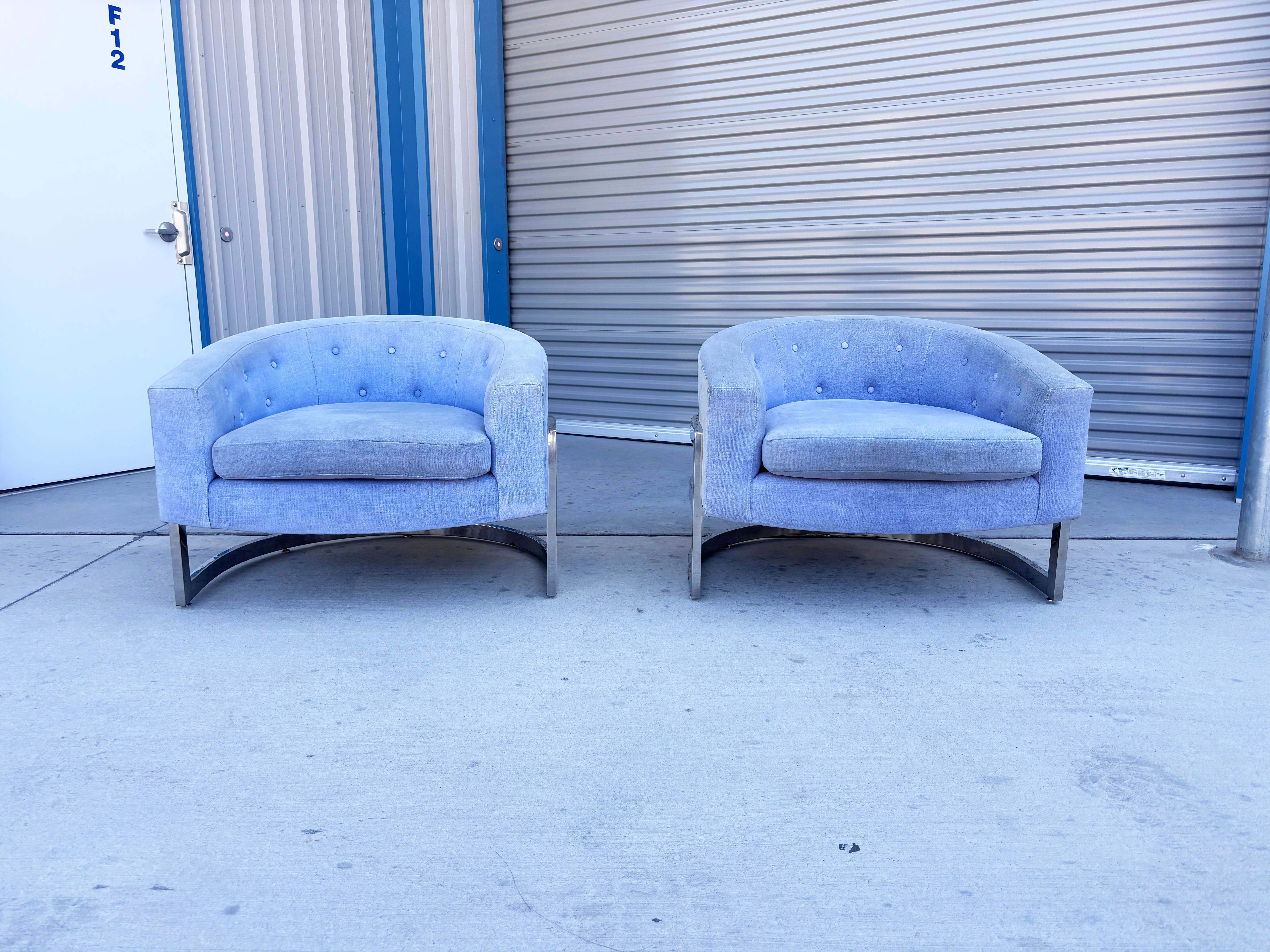 ✨ Coppia di sedie a sdraio in stile Mid-Century ✨

Questa splendida coppia di sedie da salotto a botte della metà del secolo scorso, sapientemente realizzate sulla base degli iconici design di Milo Baughman, cattura l'audace eleganza e l'innovazione