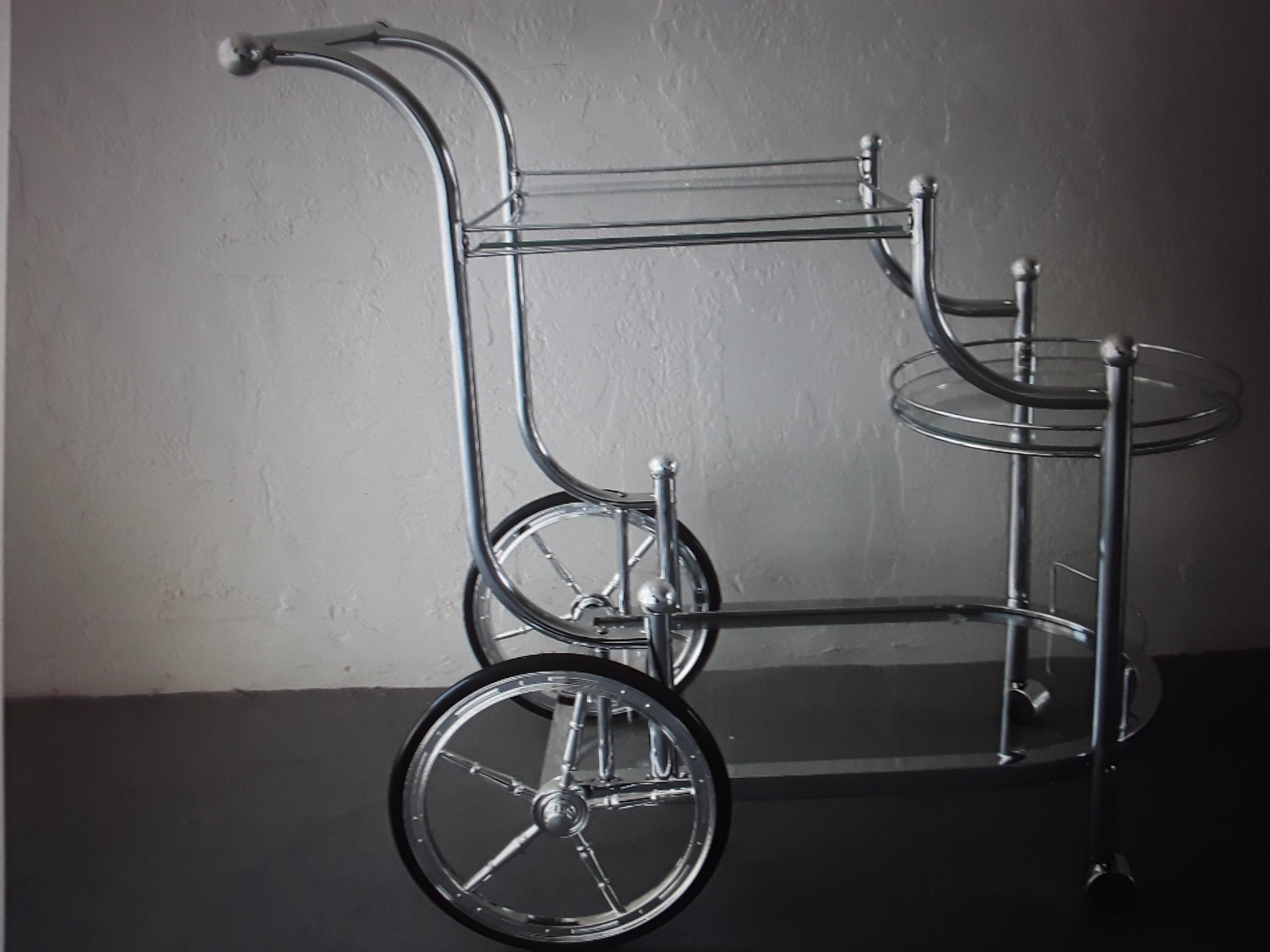 Vintage Mid Century Modern 3 Tier Rolling Bar Cart/ Tea Trolley/ Dry Bar. Este carrito está sin usar. Estaba guardado en una casa de huéspedes.