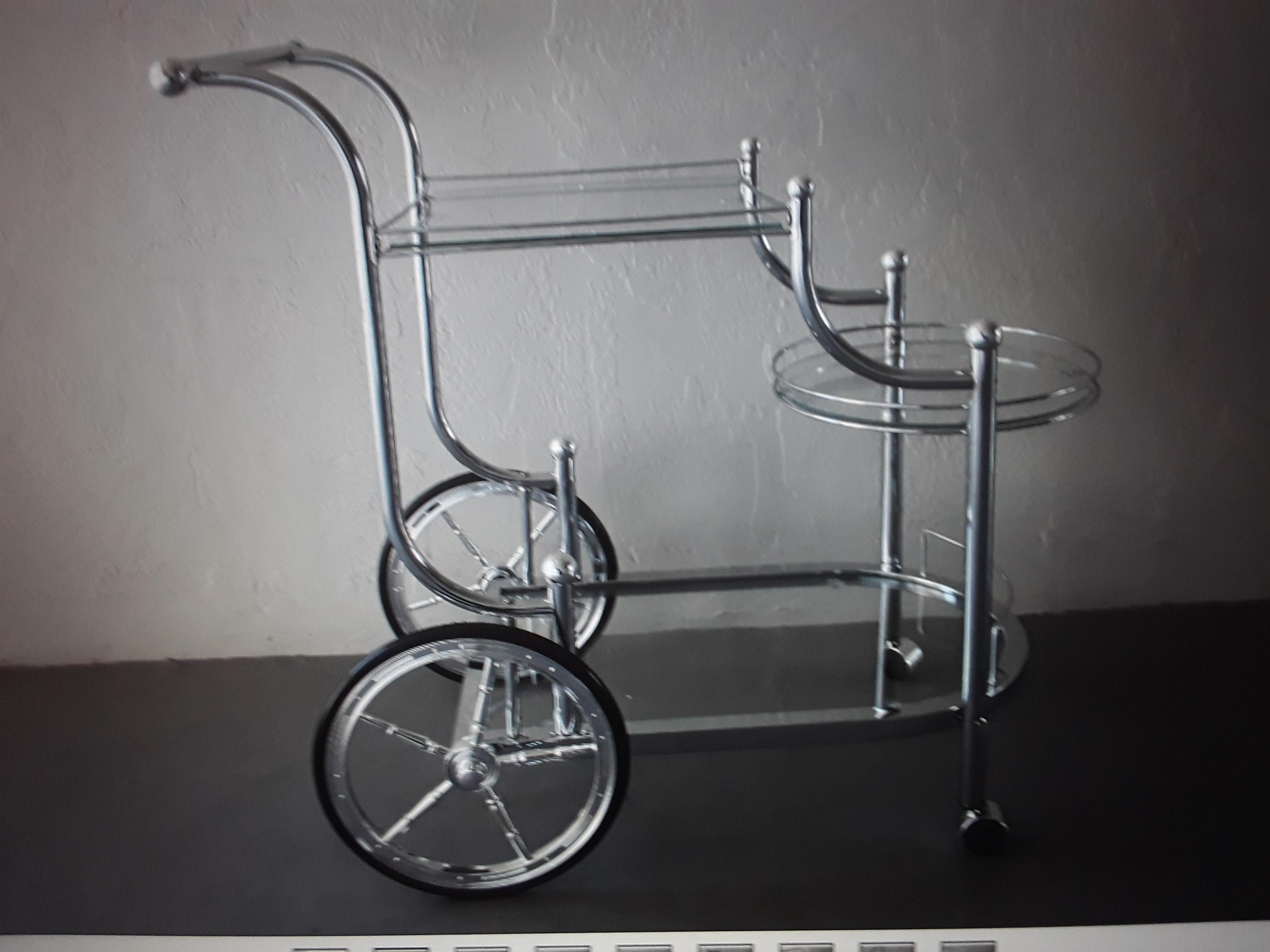 1970's Mid Century Modern 3 Tier Rolling Bar Cart / Tea Trolley/ Dry Bar- Unused en venta 2